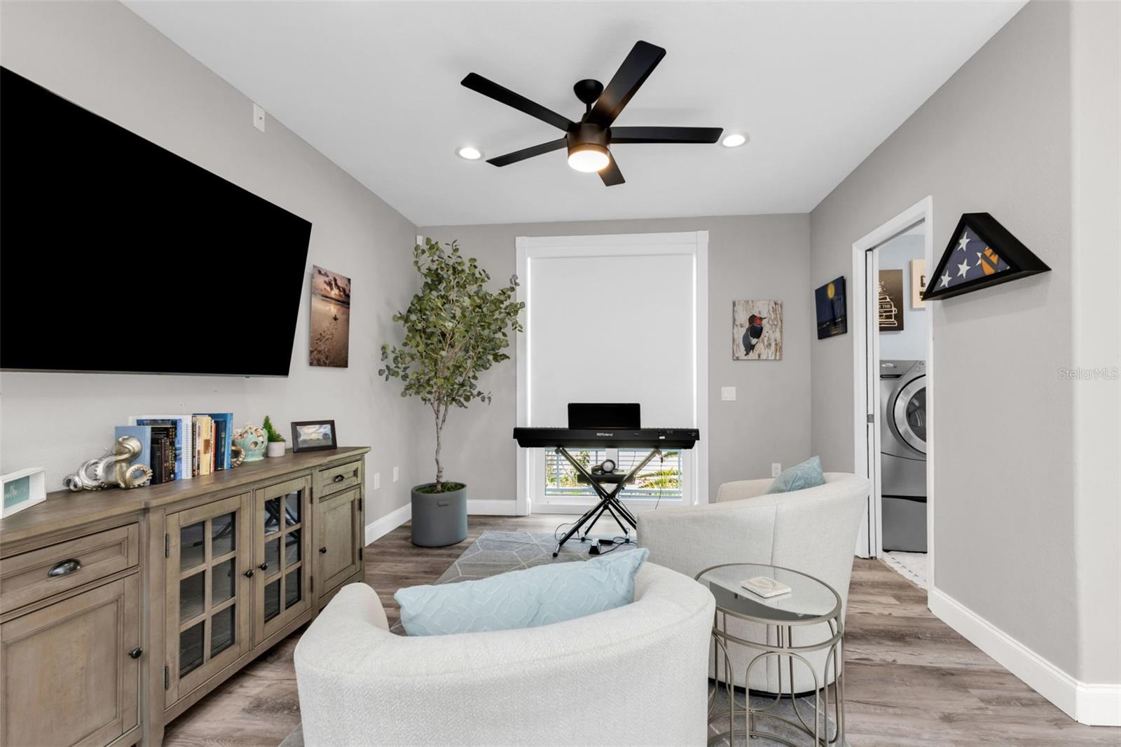 Image 25 of 87 For 276 Lewis Circle 112