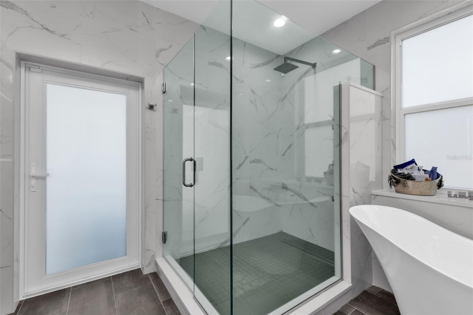 Image 39 of 87 For 276 Lewis Circle 112