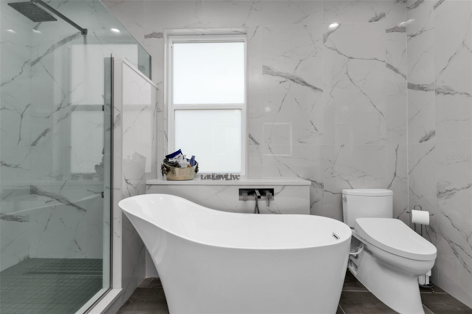 Image 40 of 87 For 276 Lewis Circle 112