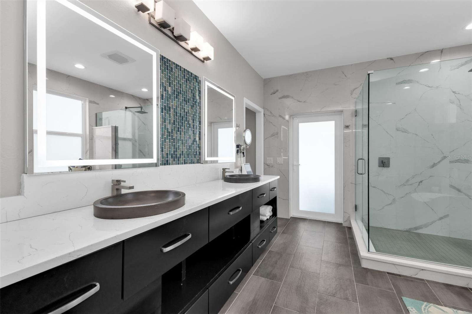 Image 43 of 87 For 276 Lewis Circle 112