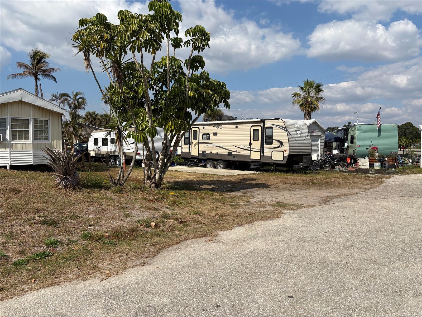 Image 25 of 61 For 11255 Tamiami Trail