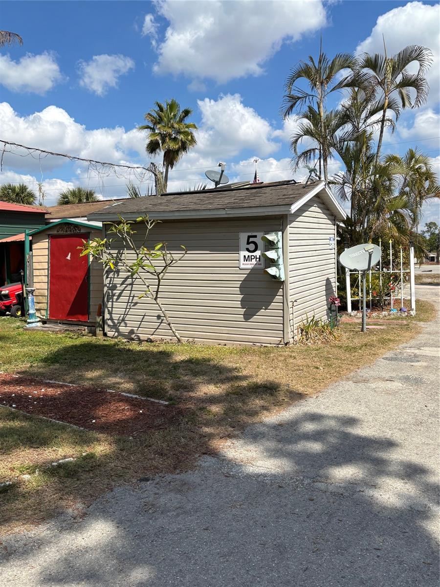 Image 40 of 61 For 11255 Tamiami Trail