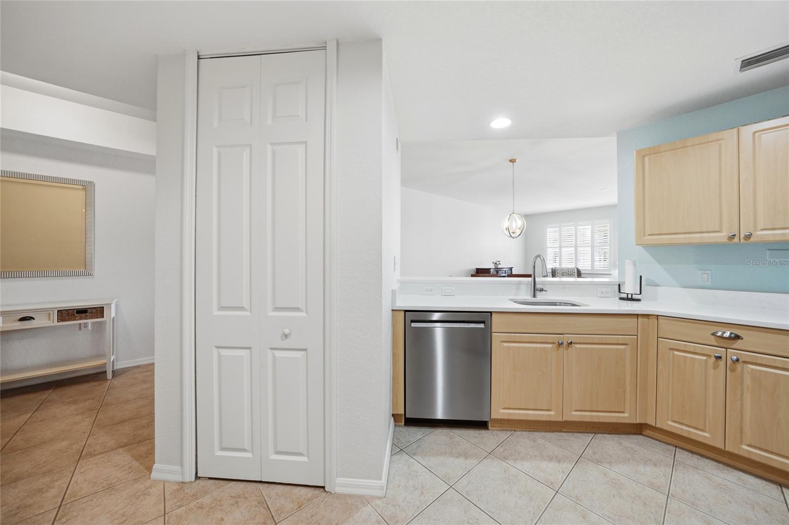 Image 10 of 49 For 255 End Drive 1302