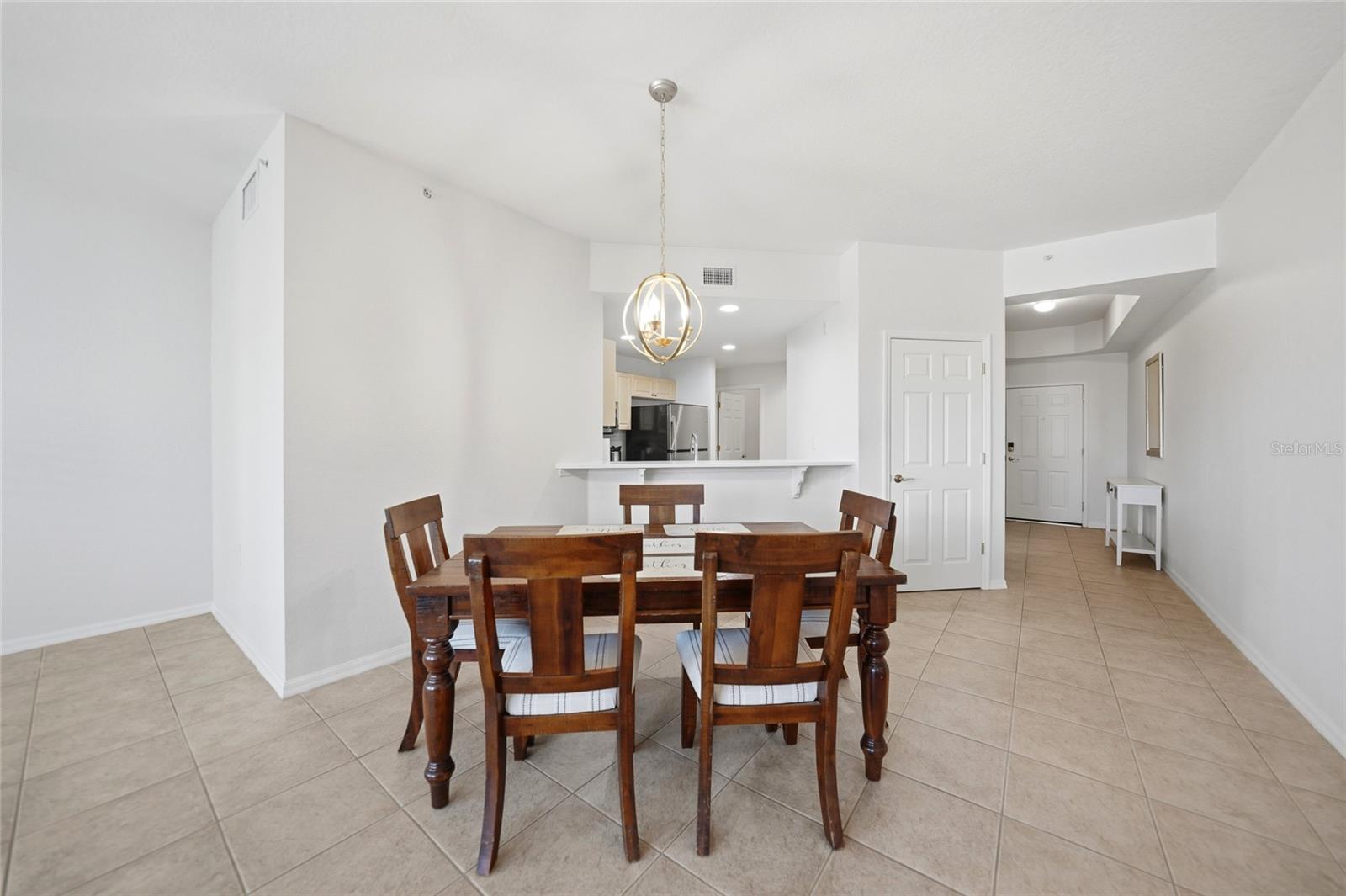 Image 11 of 49 For 255 End Drive 1302