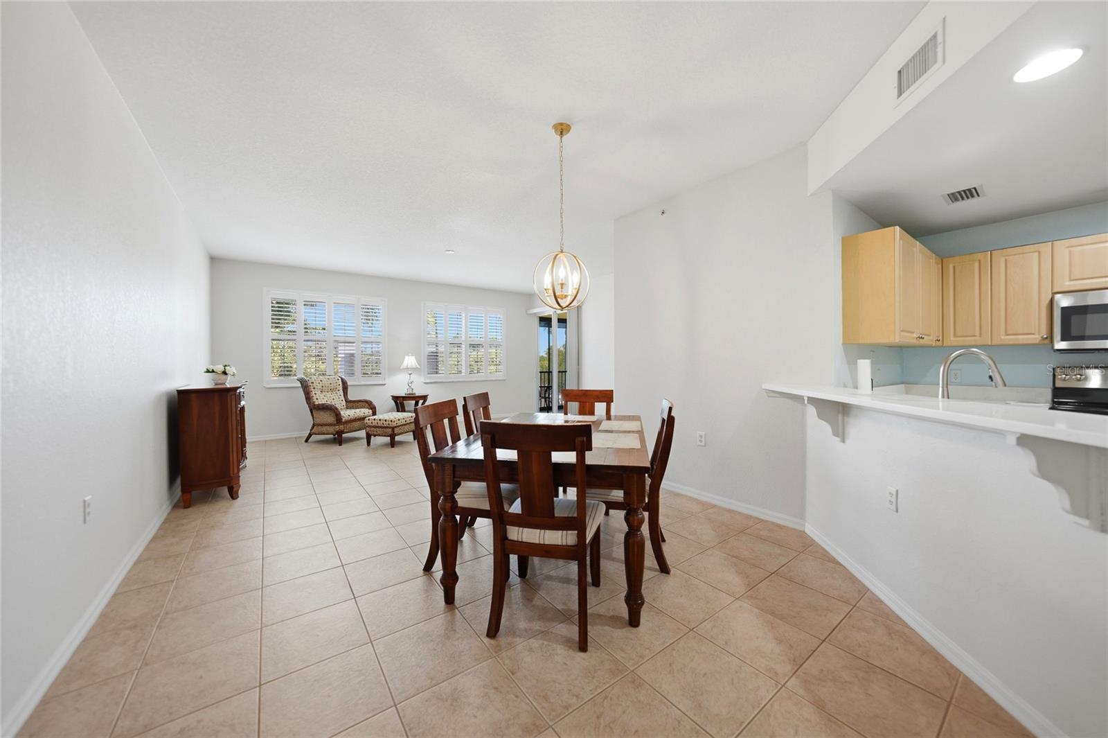 Image 12 of 49 For 255 End Drive 1302