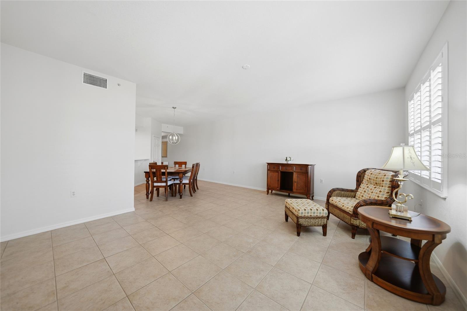 Image 14 of 49 For 255 End Drive 1302