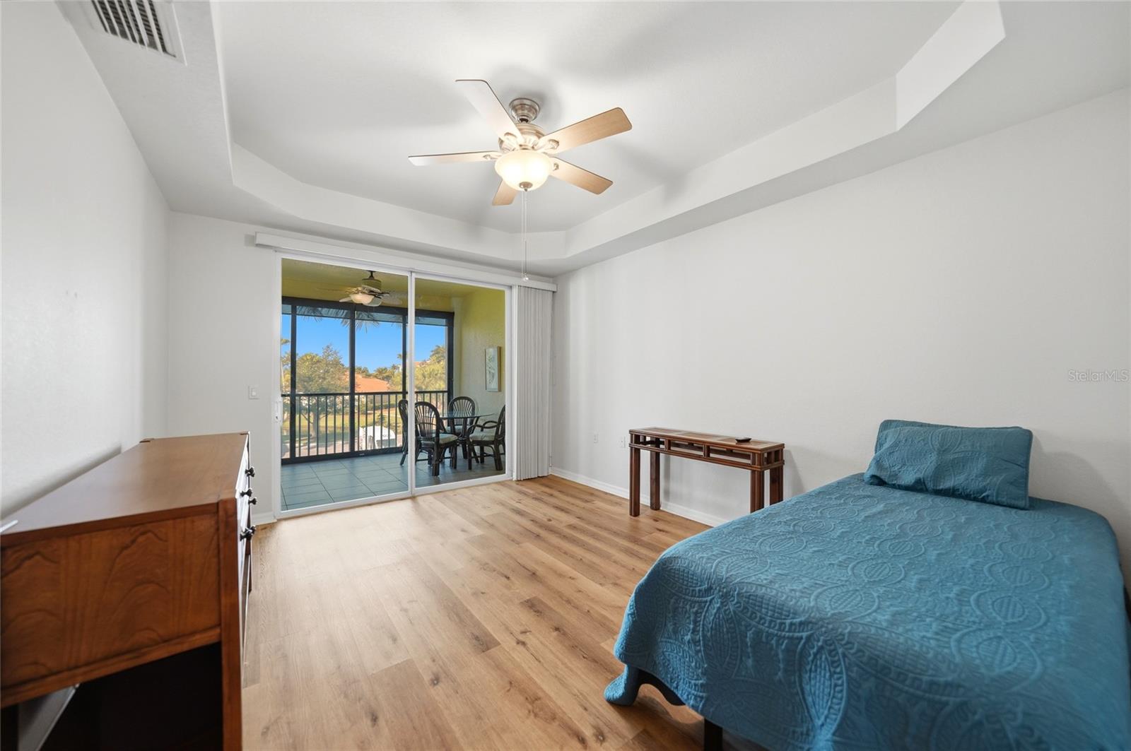 Image 17 of 49 For 255 End Drive 1302