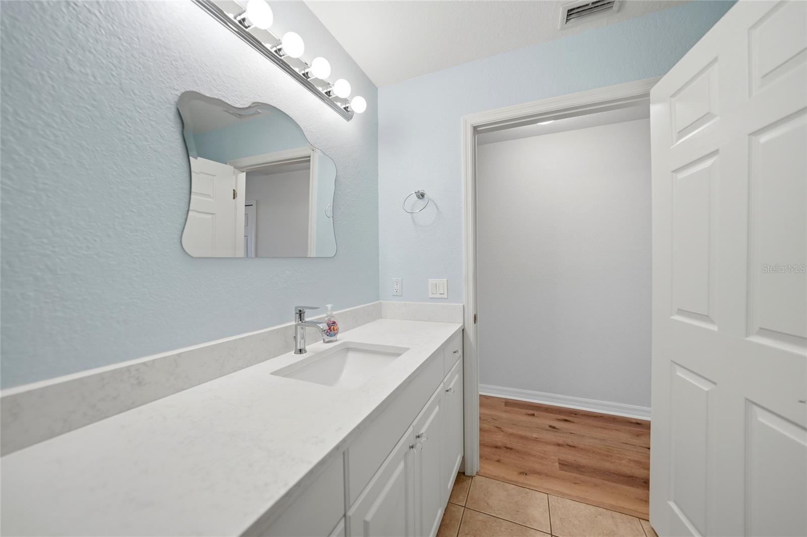 Image 22 of 49 For 255 End Drive 1302