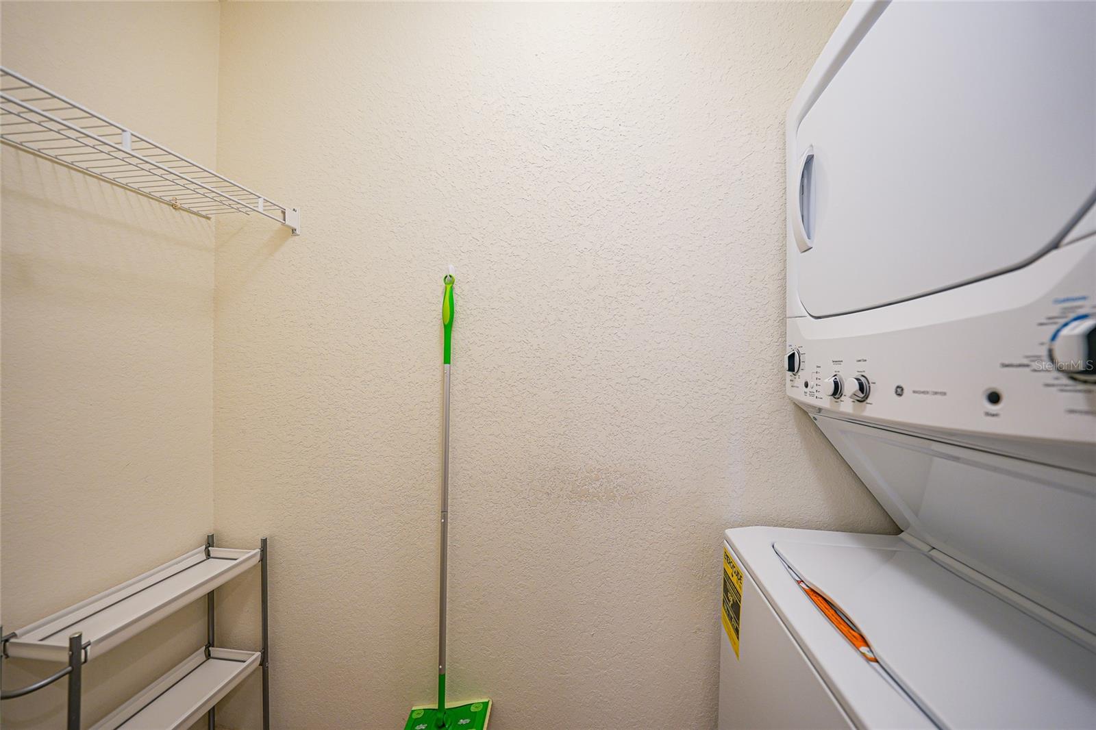 Image 28 of 49 For 255 End Drive 1302