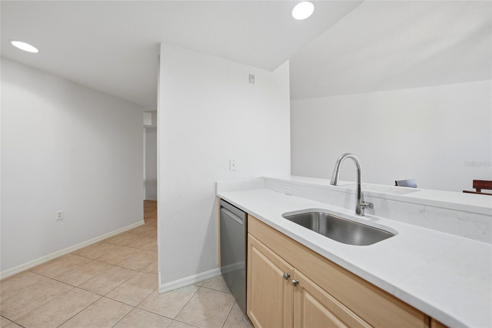 Image 9 of 49 For 255 End Drive 1302