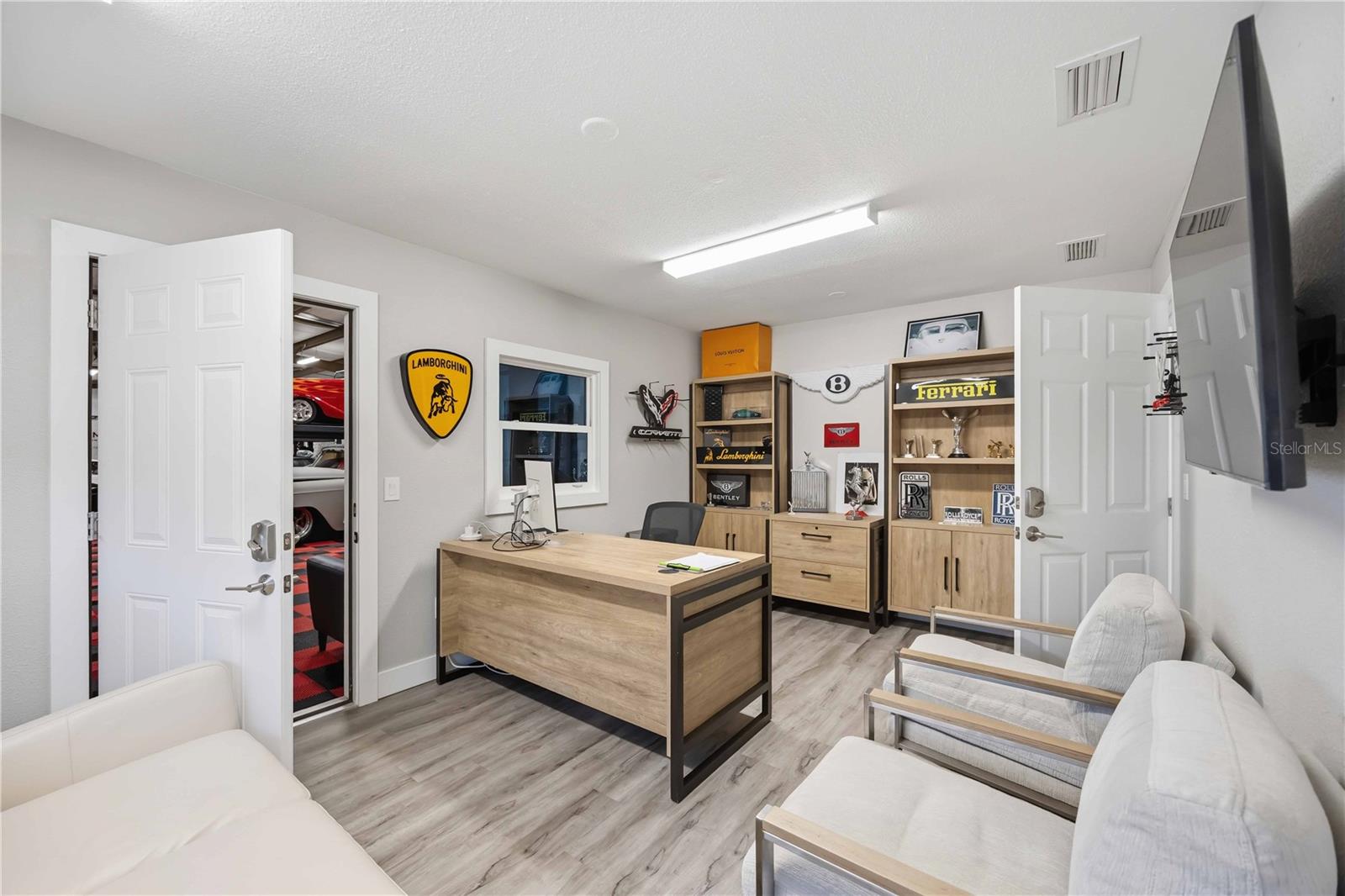 Image 12 of 35 For 180 Artists Avenue