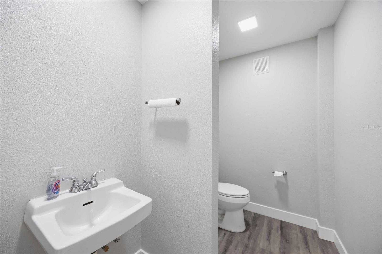 Image 15 of 35 For 180 Artists Avenue