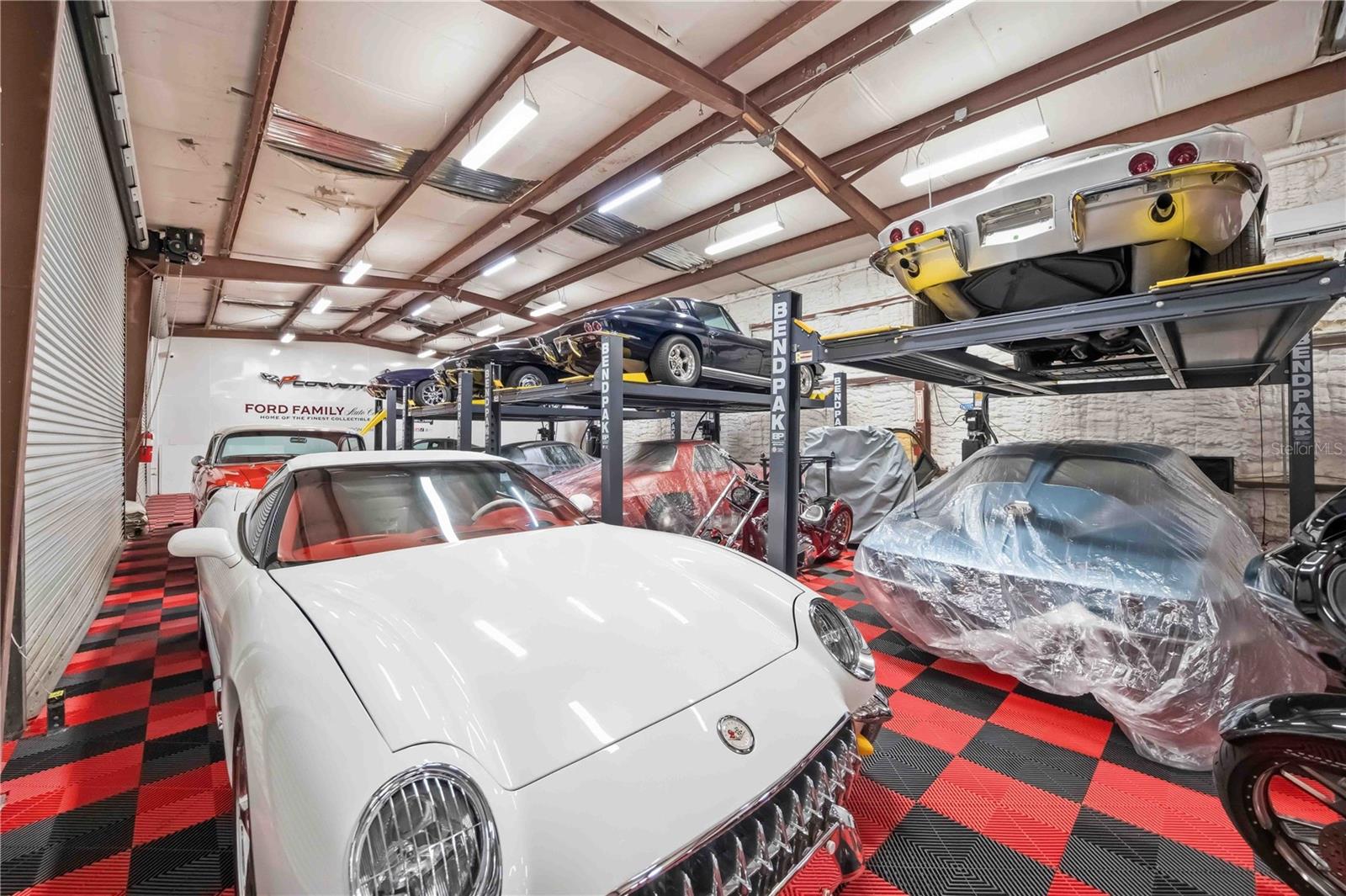 Image 19 of 35 For 180 Artists Avenue