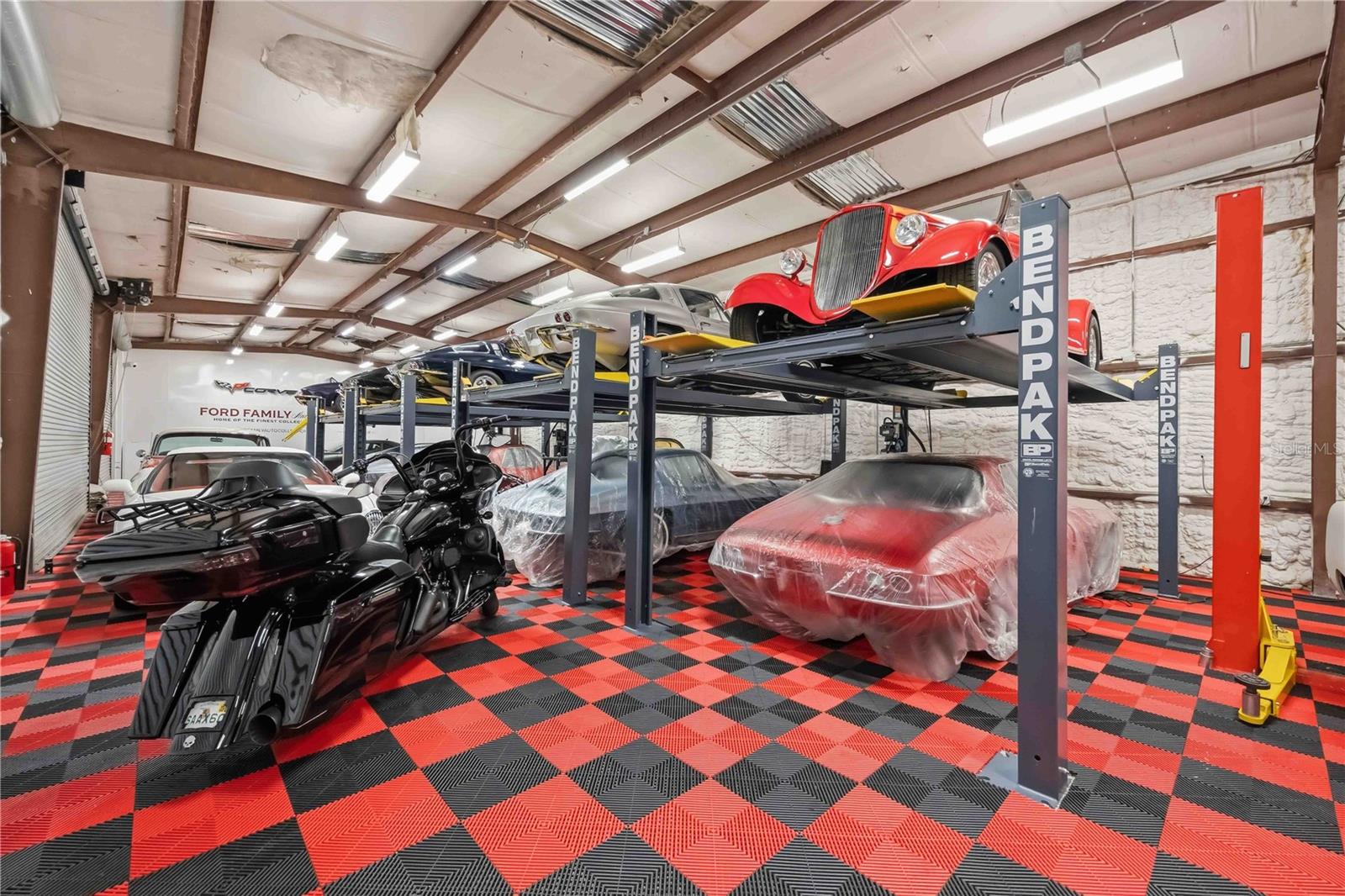 Image 21 of 35 For 180 Artists Avenue