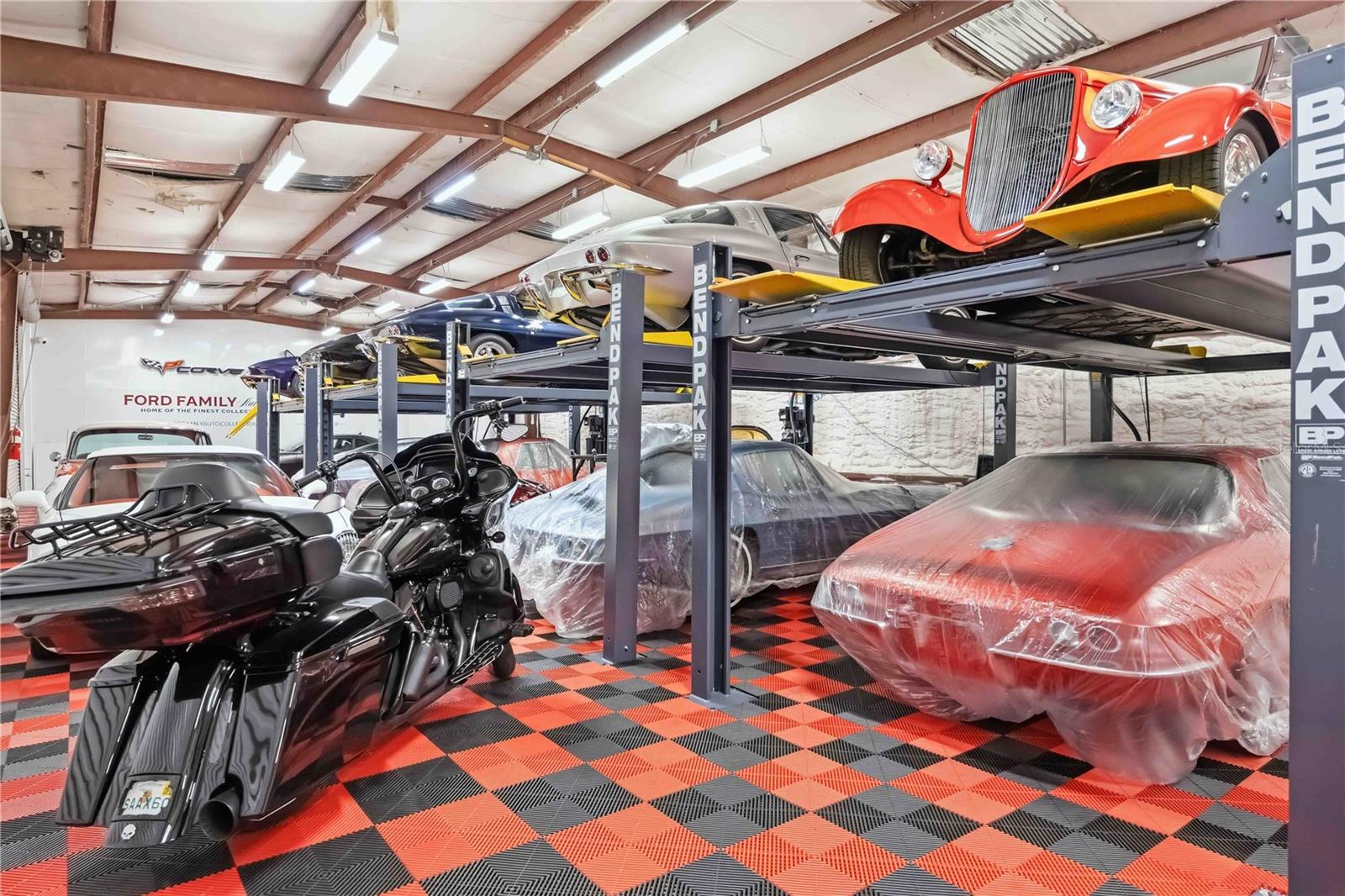 Image 22 of 35 For 180 Artists Avenue