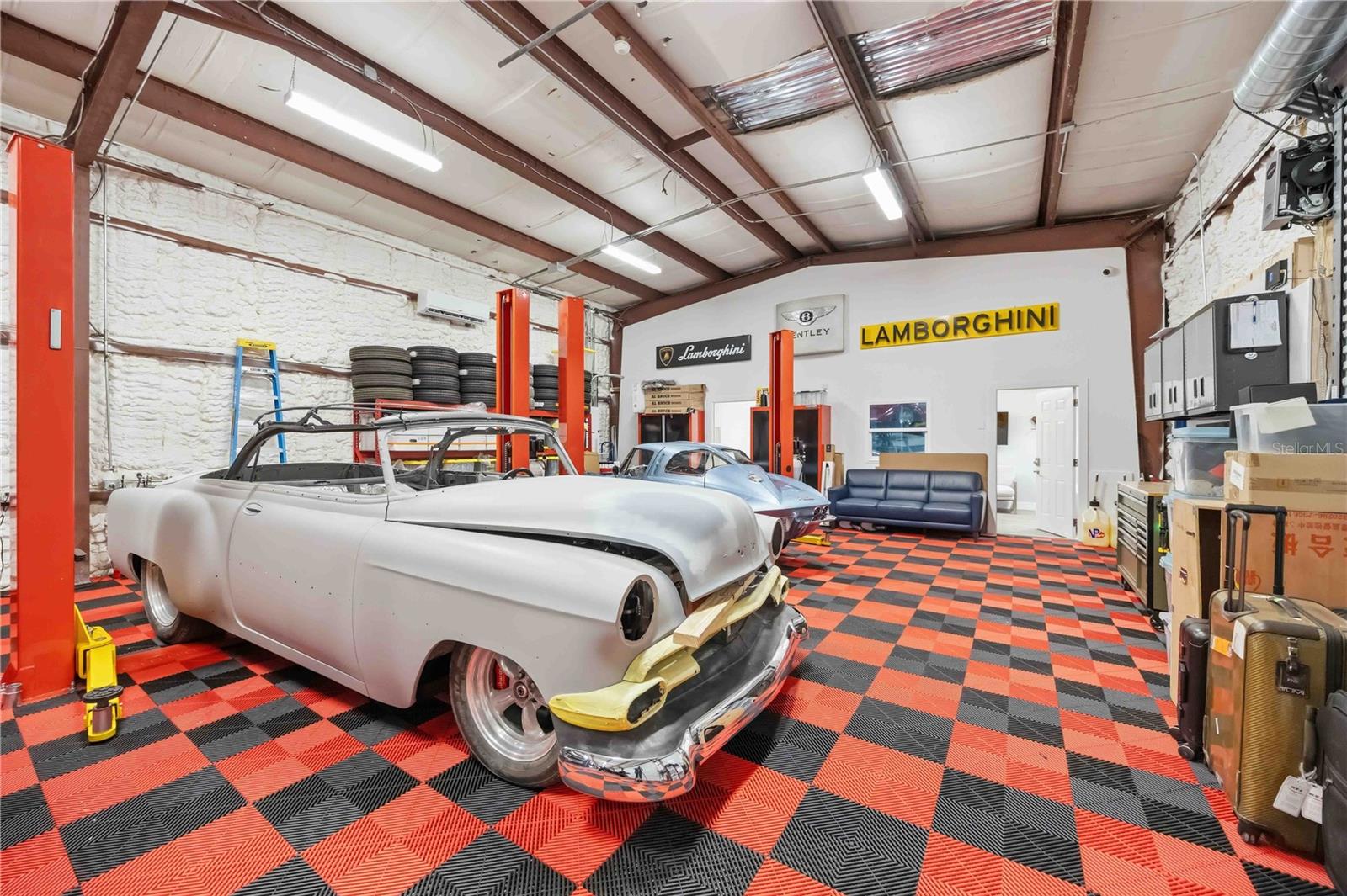 Image 23 of 35 For 180 Artists Avenue