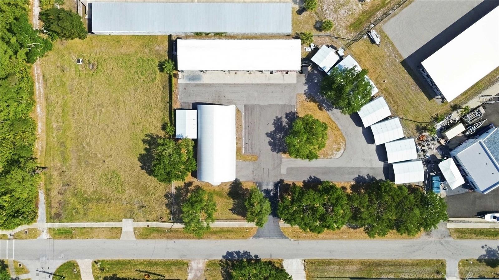 Image 27 of 35 For 180 Artists Avenue