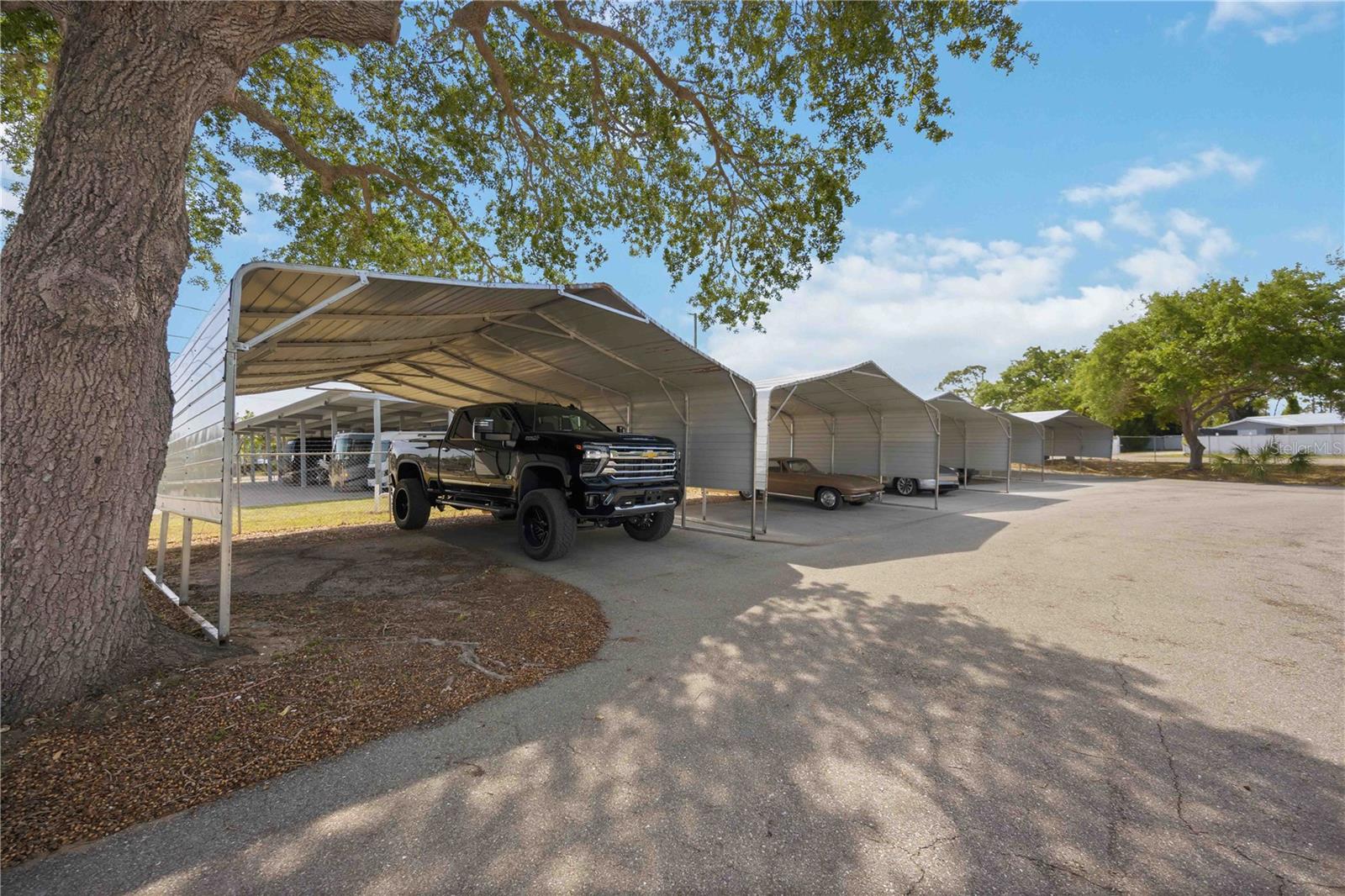 Image 7 of 35 For 180 Artists Avenue