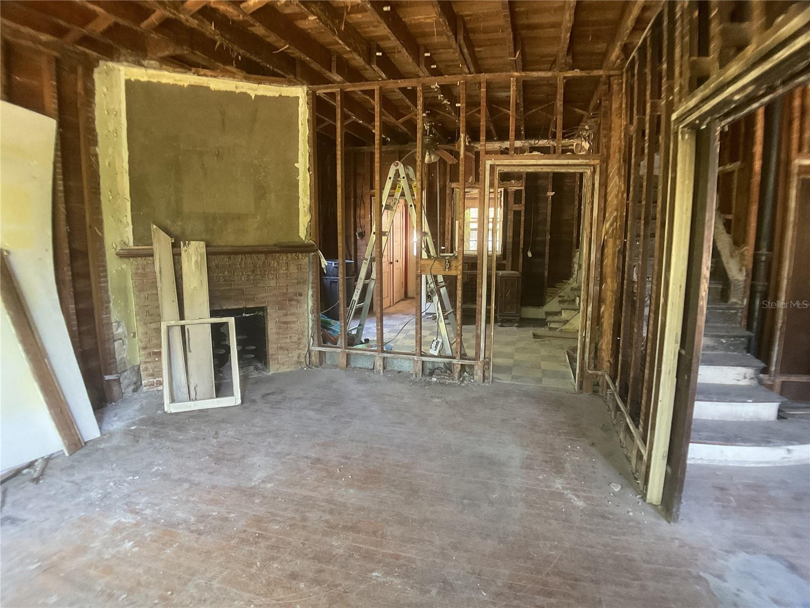 Image 10 of 47 For 505 Oak Street