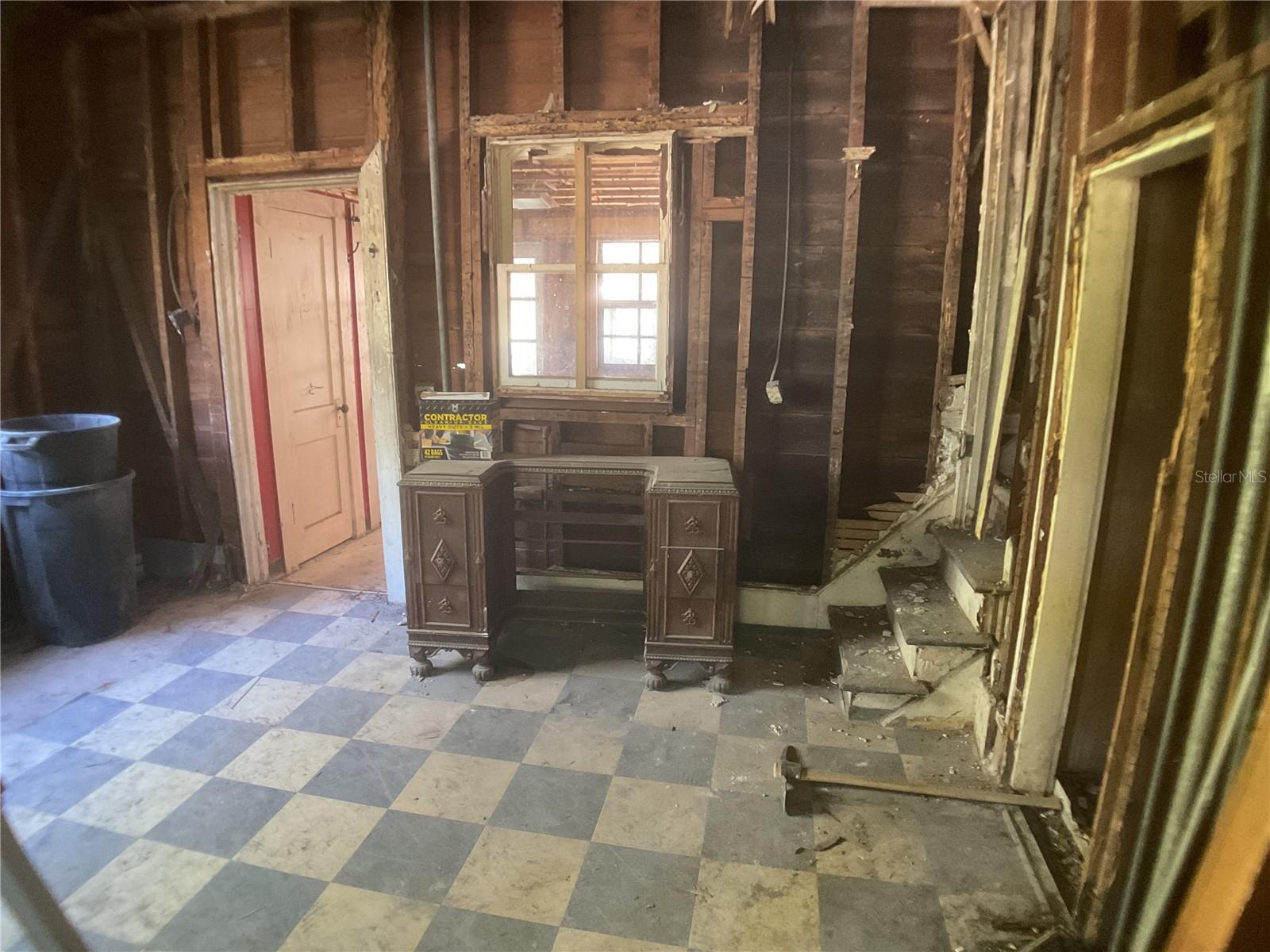 Image 12 of 47 For 505 Oak Street