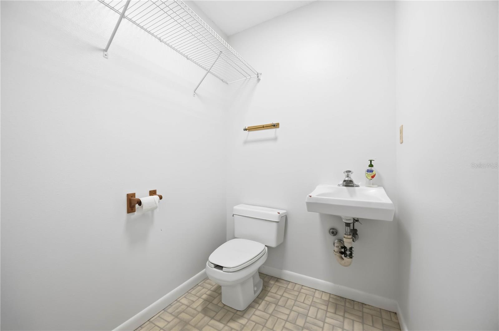 Image 12 of 52 For 2061 Englewood Road # 1-7