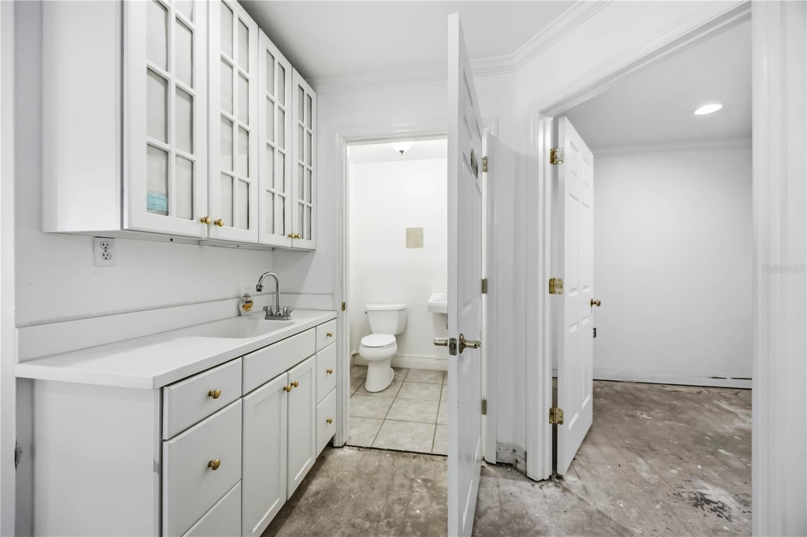 Image 19 of 52 For 2061 Englewood Road # 1-7