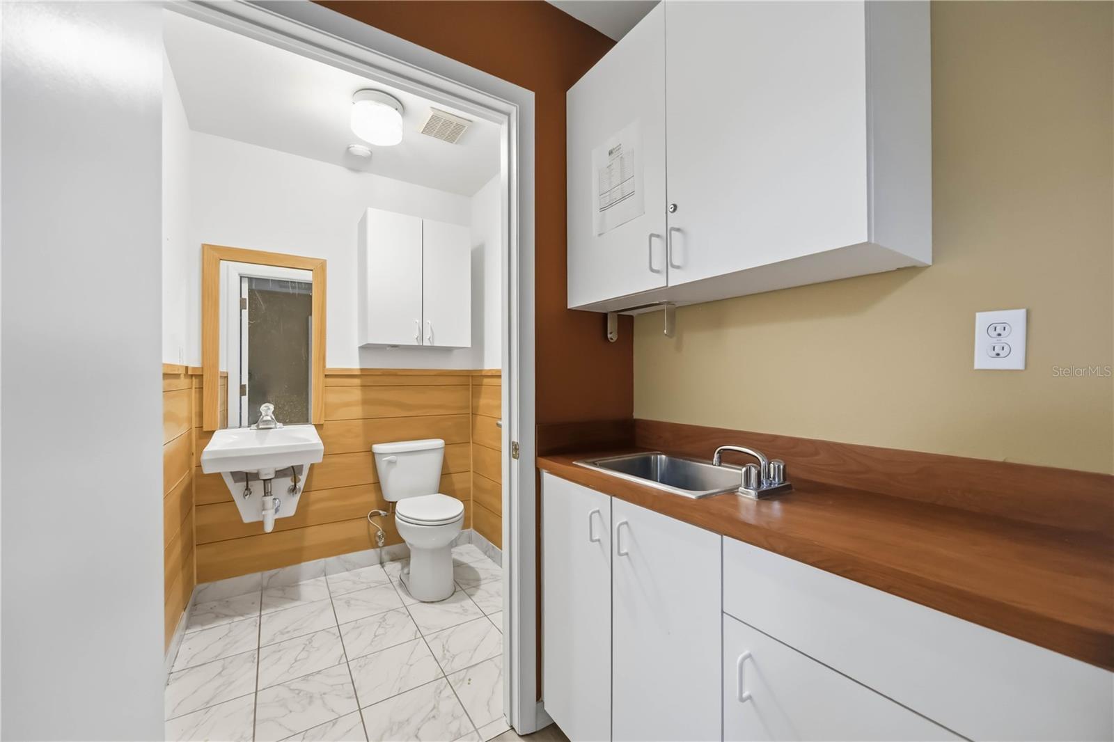 Image 22 of 52 For 2061 Englewood Road # 1-7