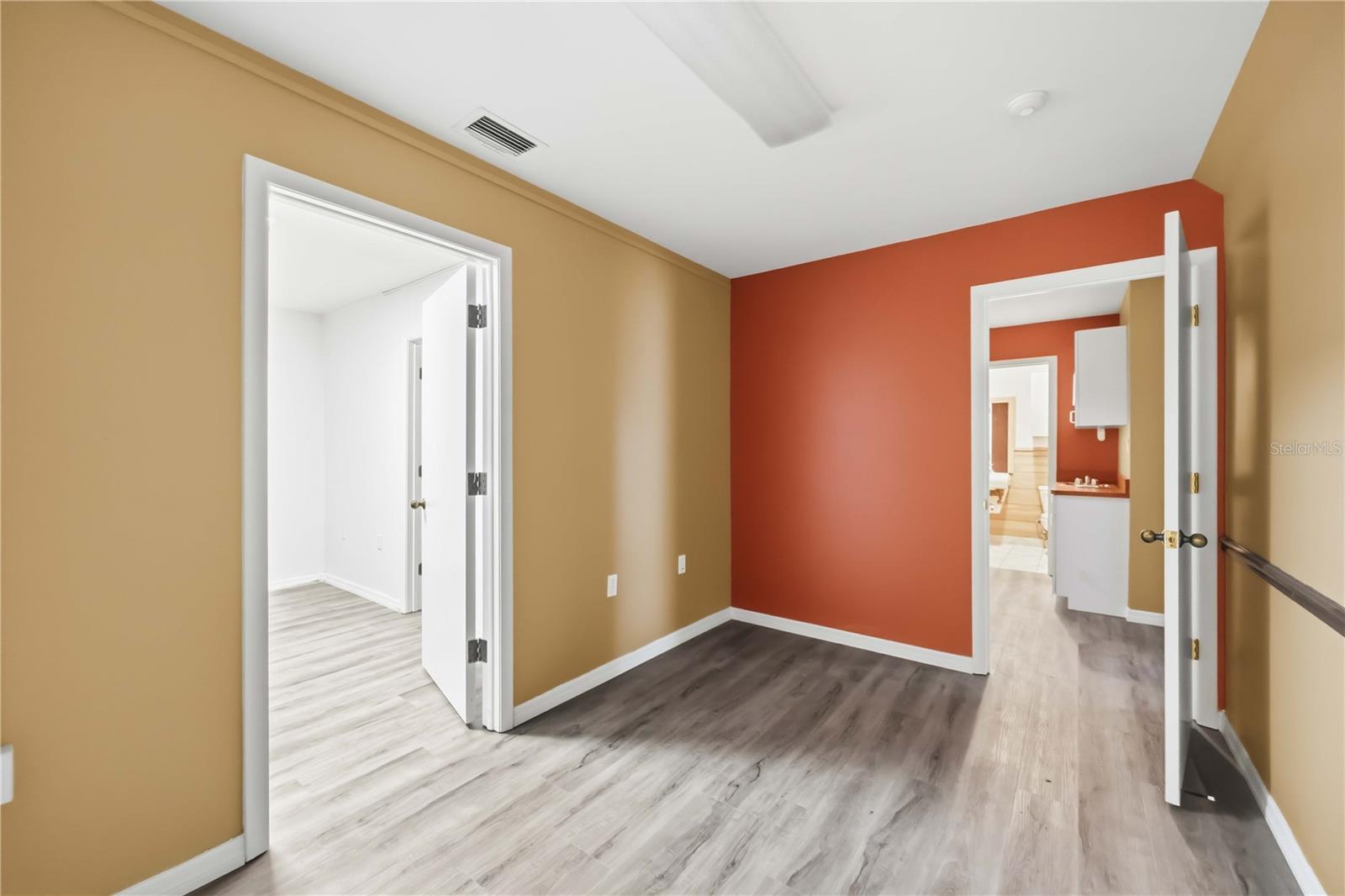 Image 24 of 52 For 2061 Englewood Road # 1-7