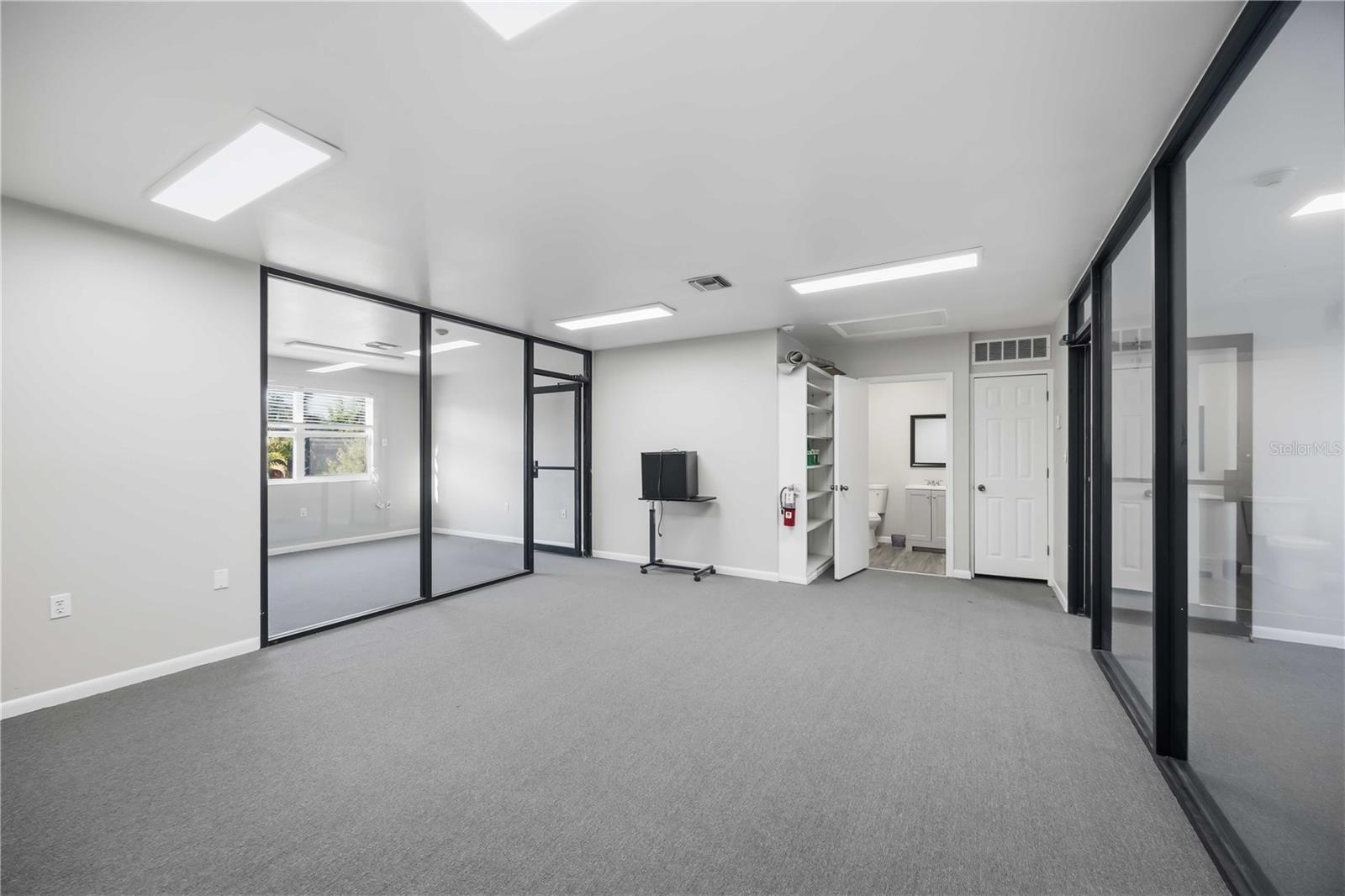 Image 34 of 52 For 2061 Englewood Road # 1-7