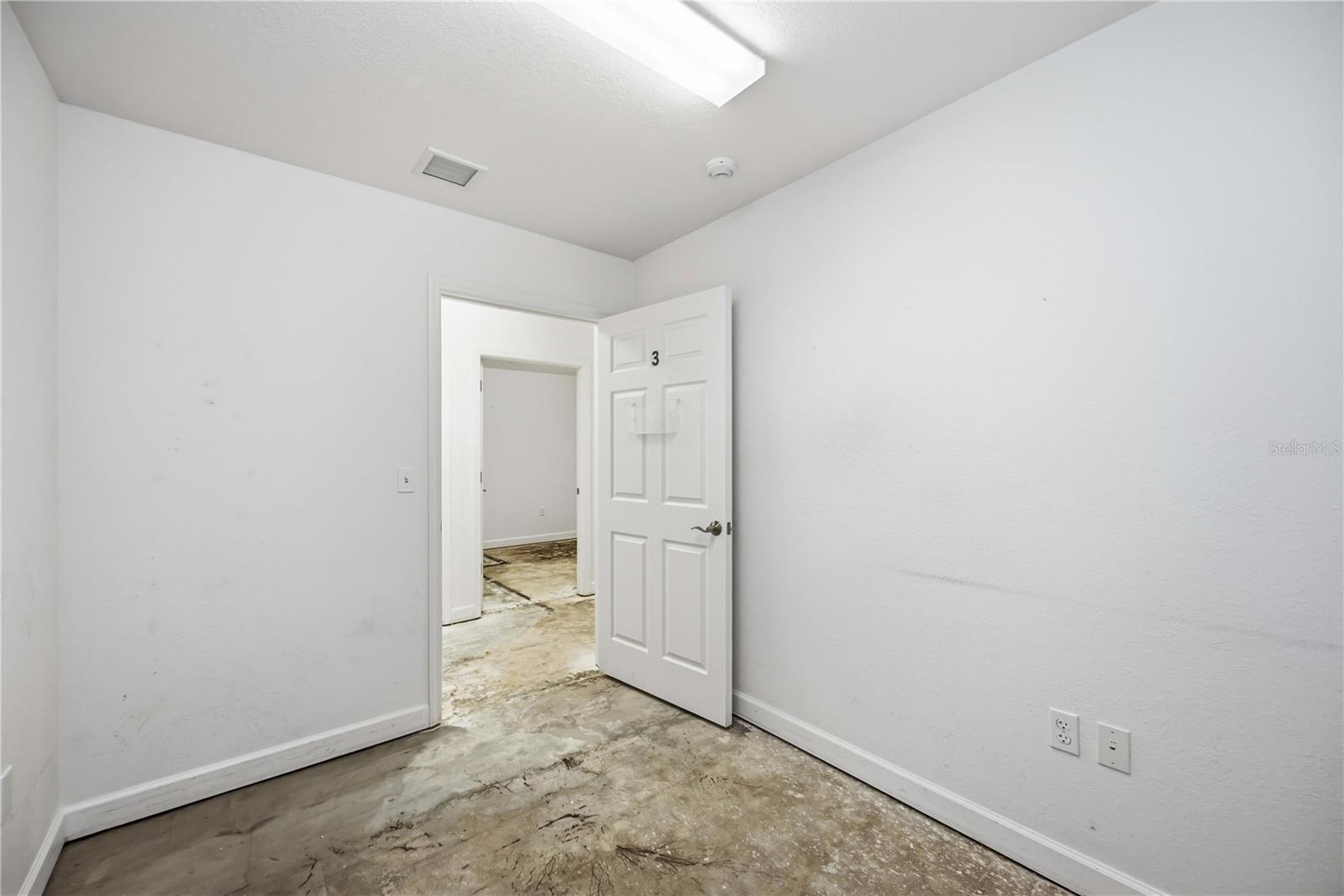 Image 41 of 52 For 2061 Englewood Road # 1-7