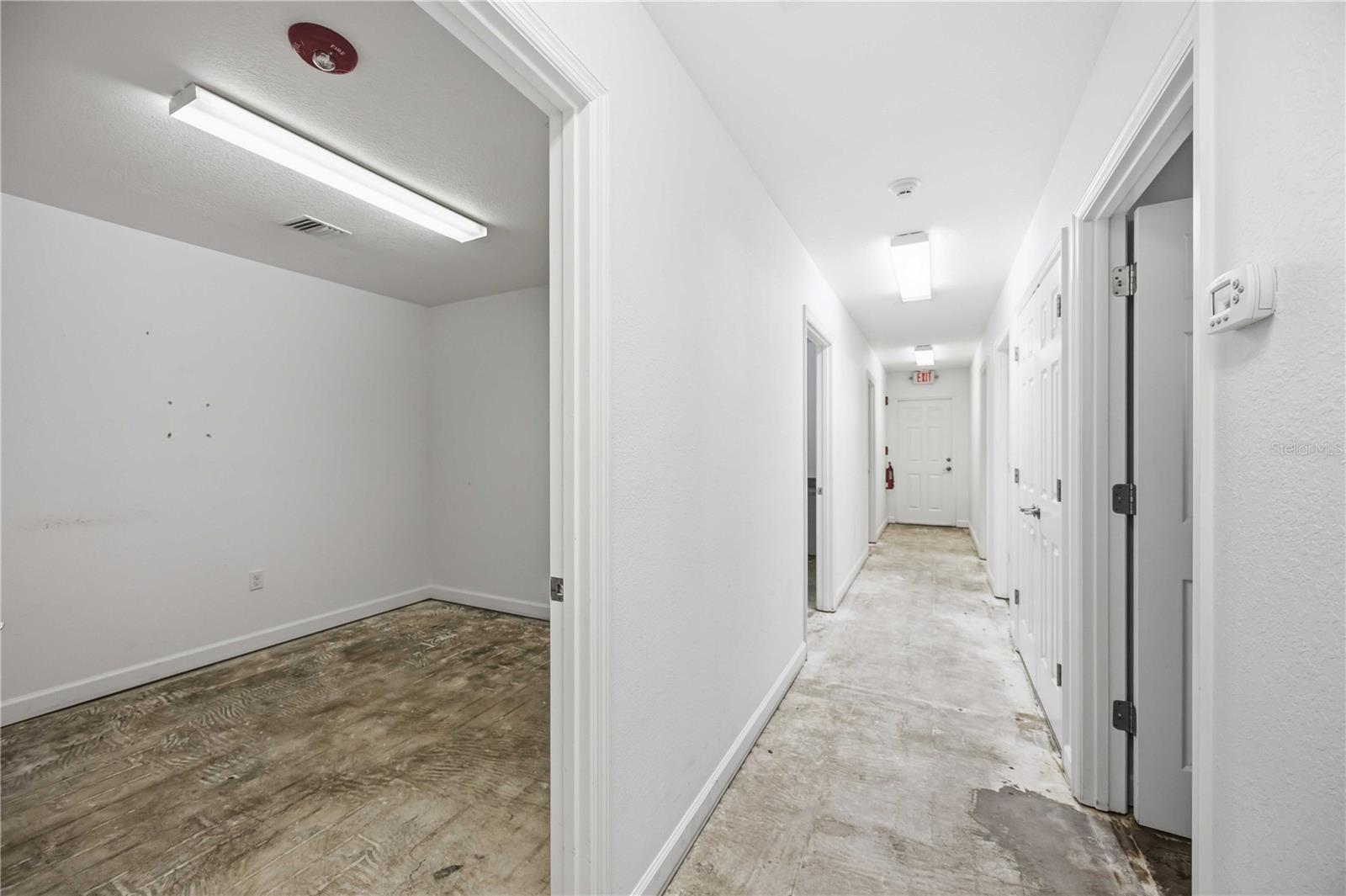 Image 42 of 52 For 2061 Englewood Road # 1-7