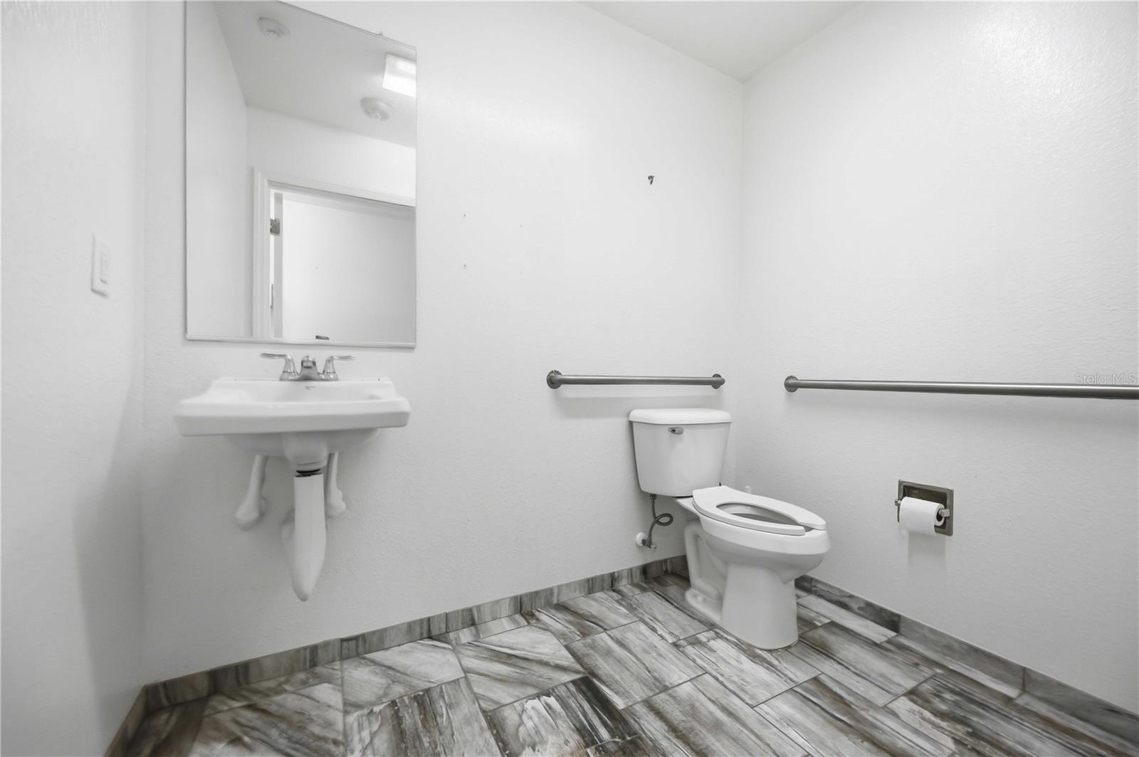 Image 46 of 52 For 2061 Englewood Road # 1-7