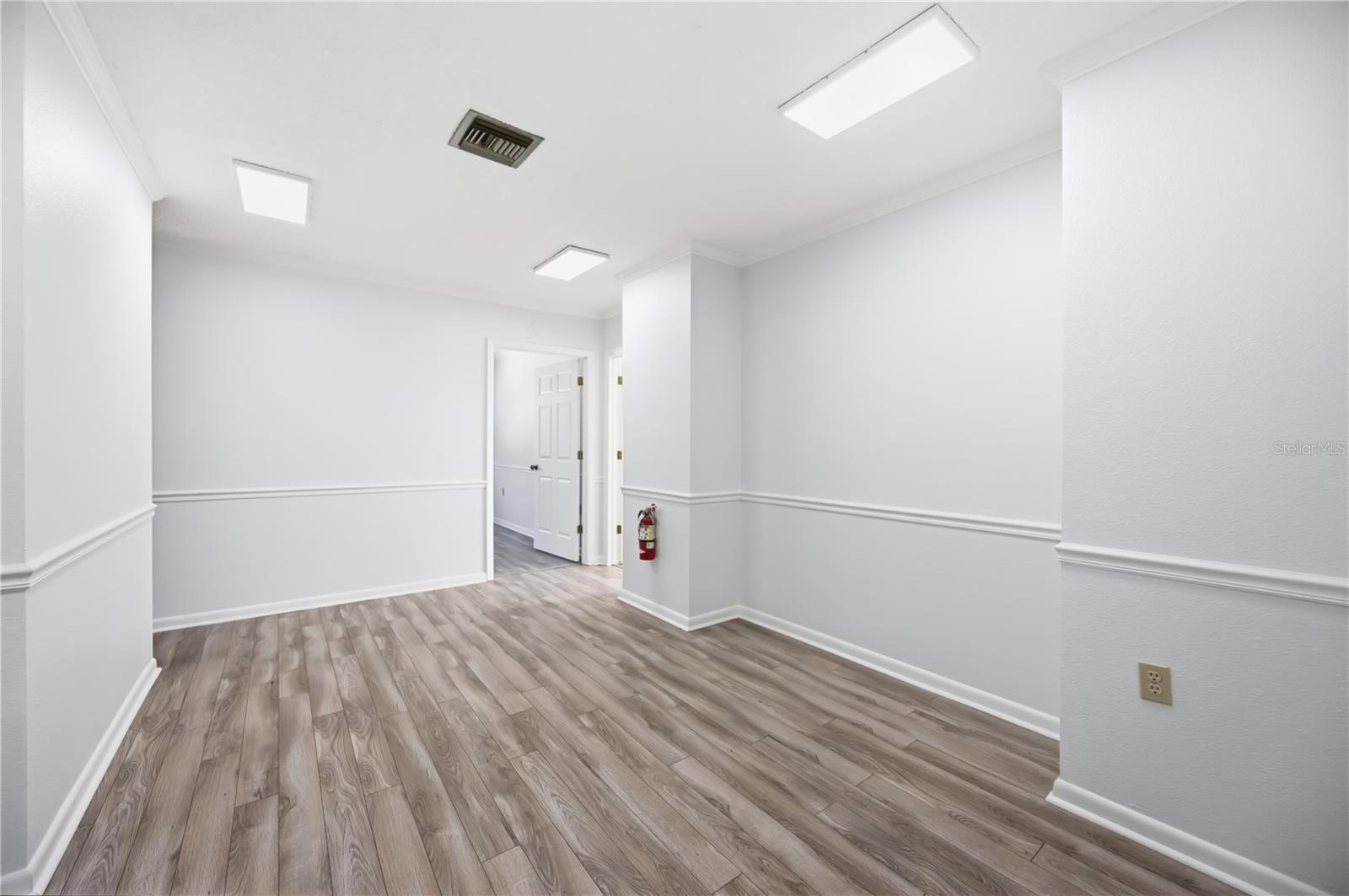 Image 9 of 52 For 2061 Englewood Road # 1-7