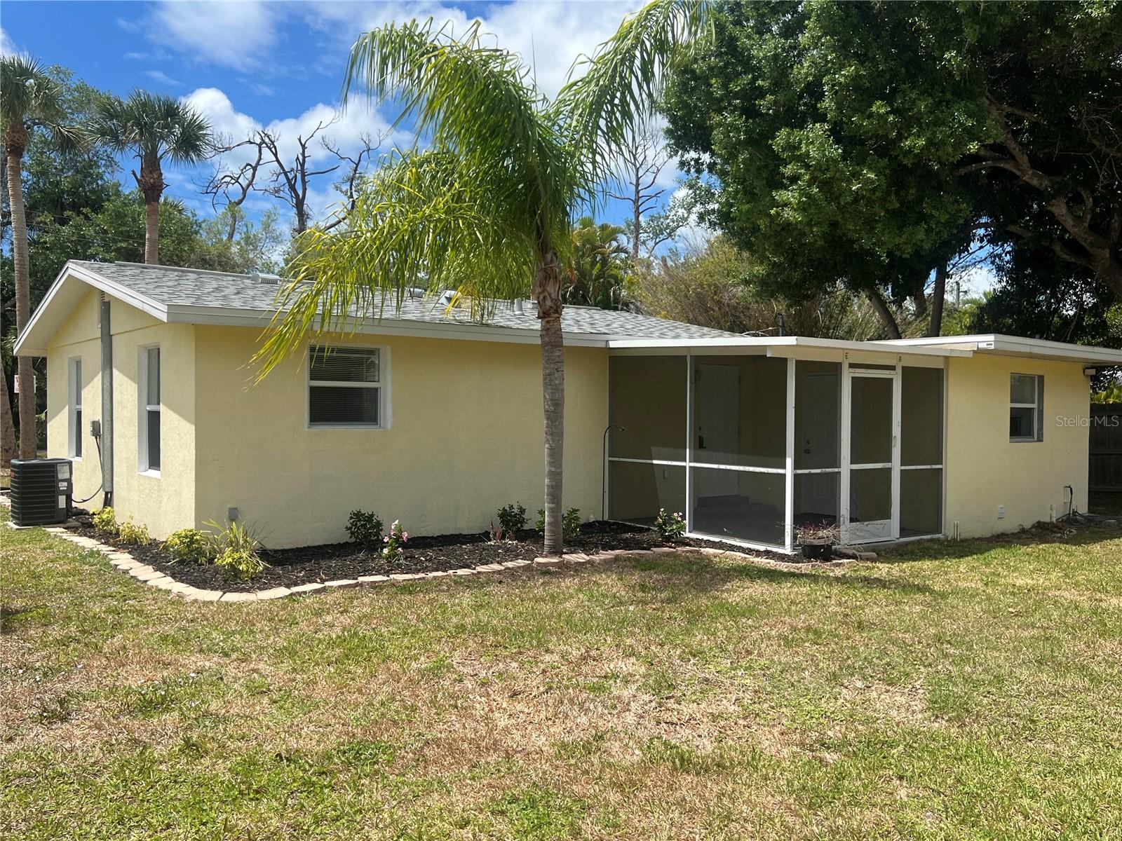 Image 10 of 11 For 275 Pineapple Street 1