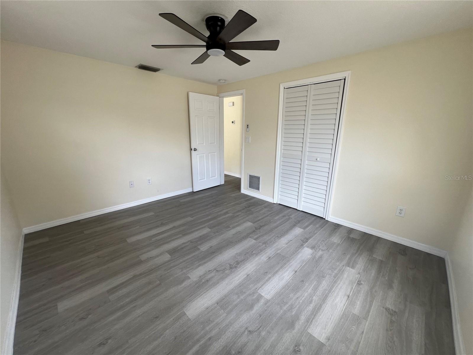 Image 3 of 11 For 275 Pineapple Street 1