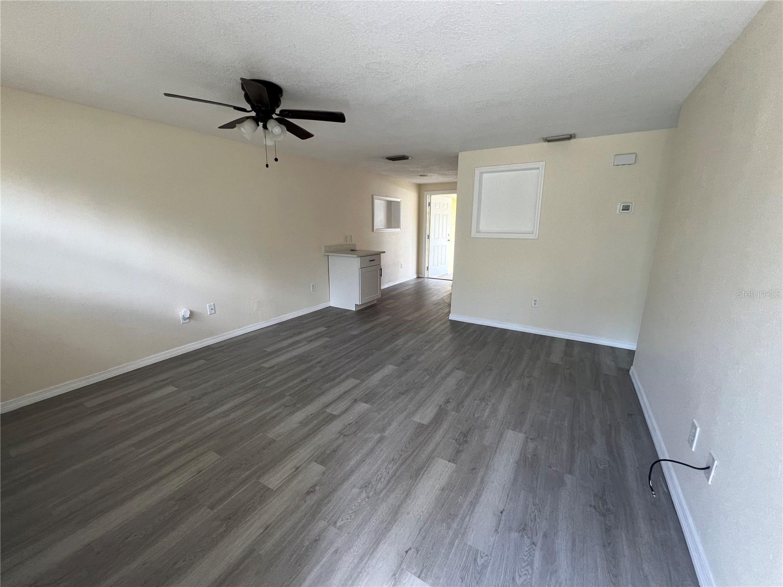 Image 5 of 11 For 275 Pineapple Street 1