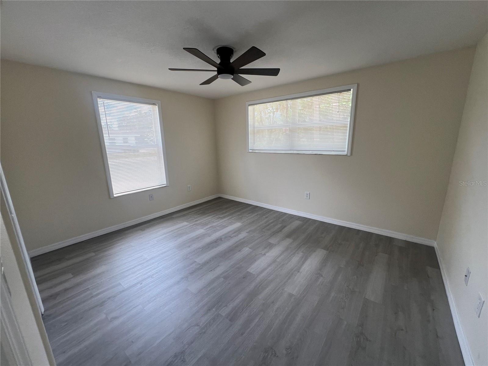 Image 6 of 11 For 275 Pineapple Street 1