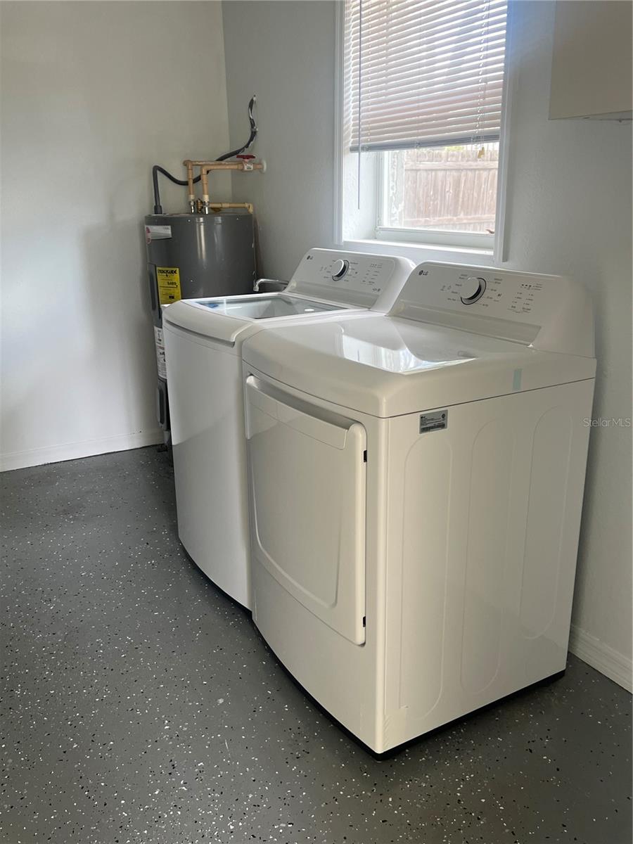 Image 8 of 11 For 275 Pineapple Street 1