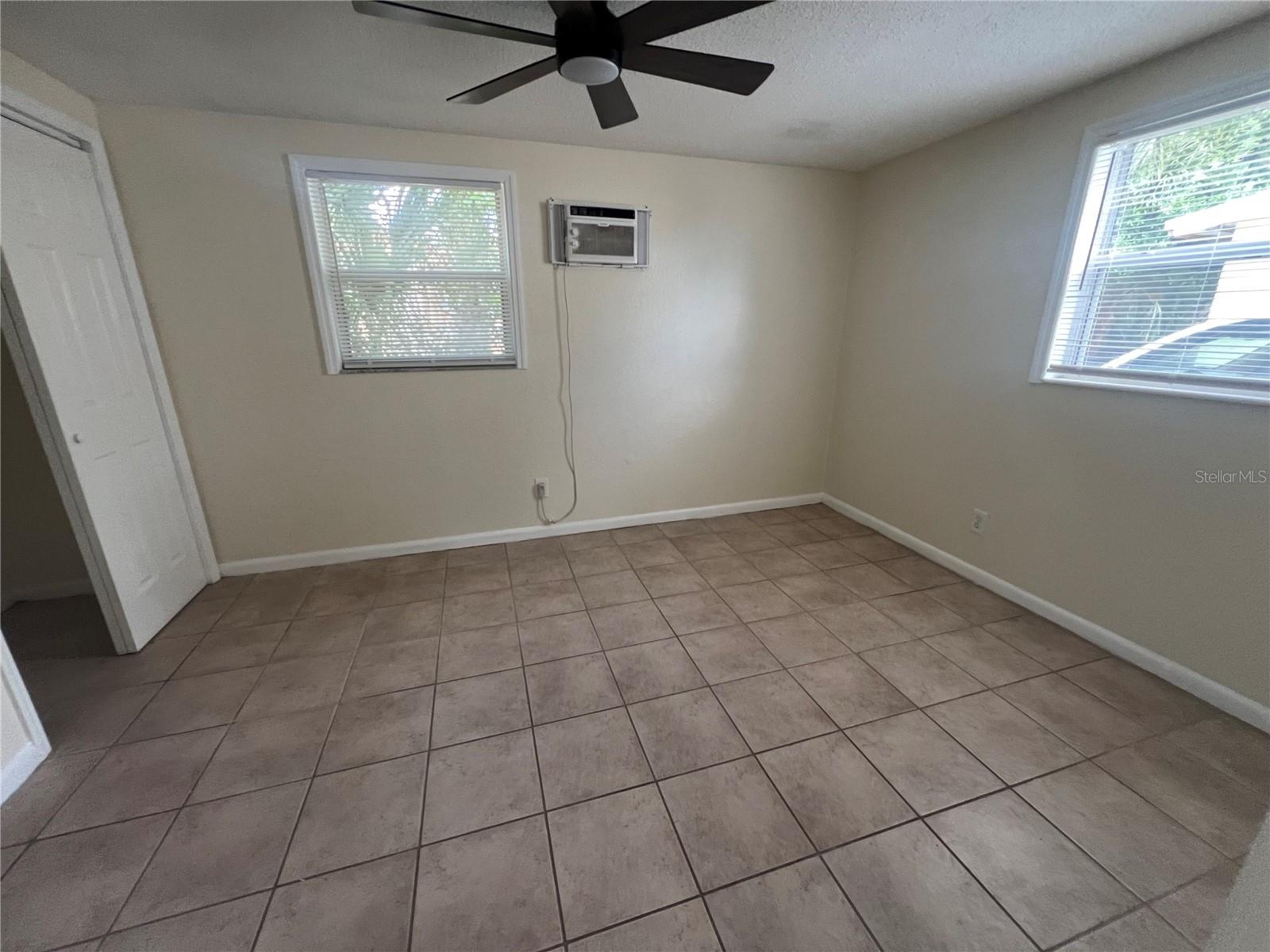 Image 4 of 9 For 275 Pineapple Street B