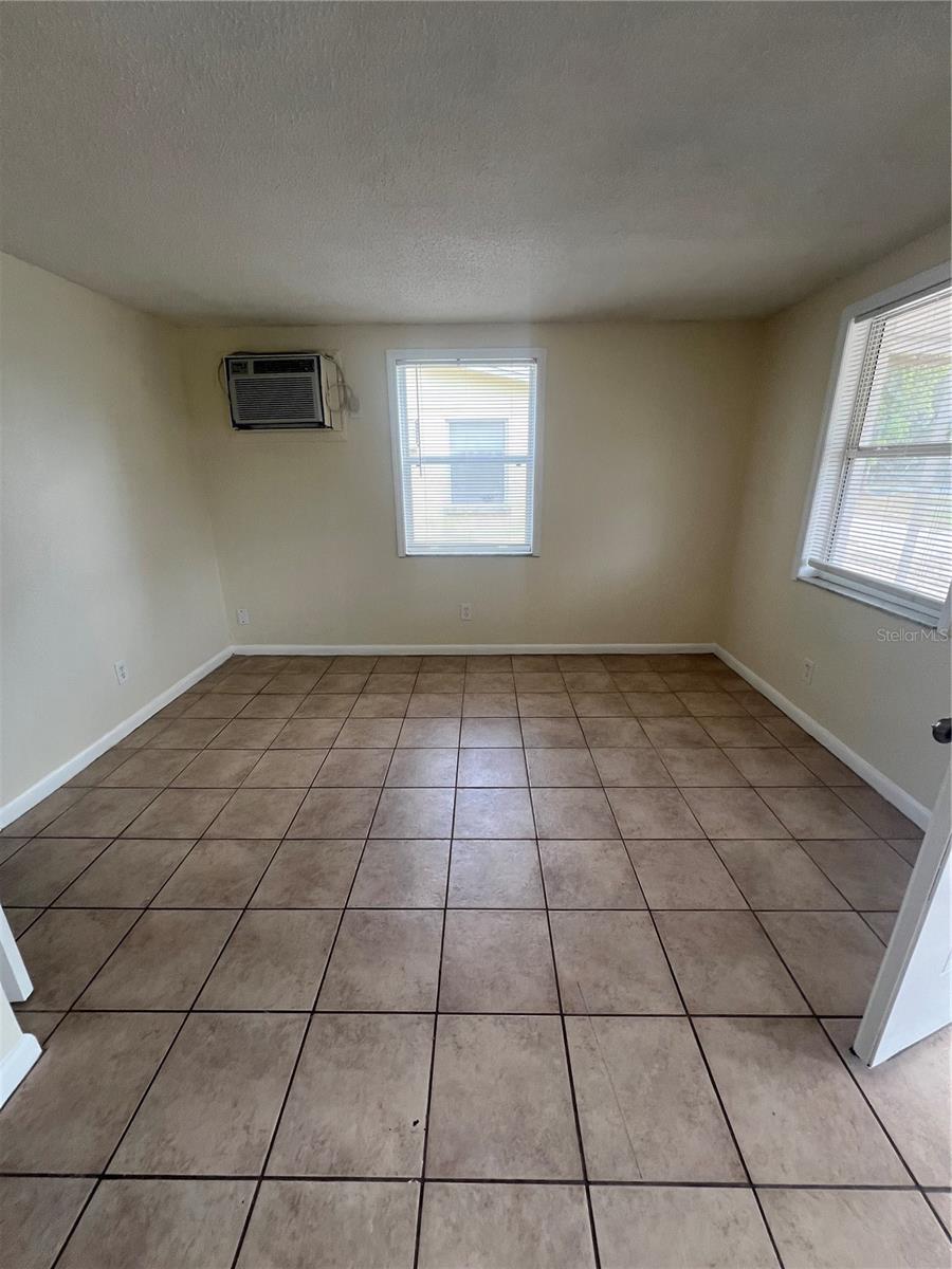 Image 5 of 9 For 275 Pineapple Street B