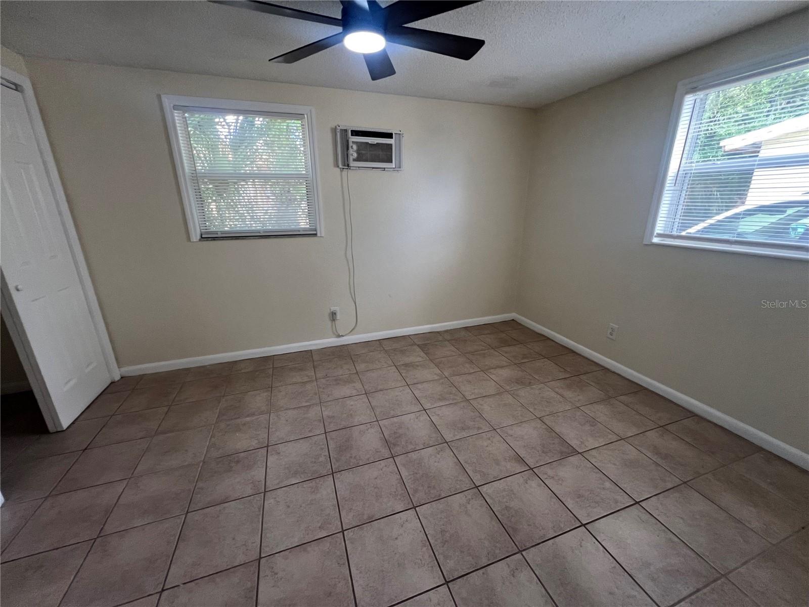 Image 6 of 9 For 275 Pineapple Street B