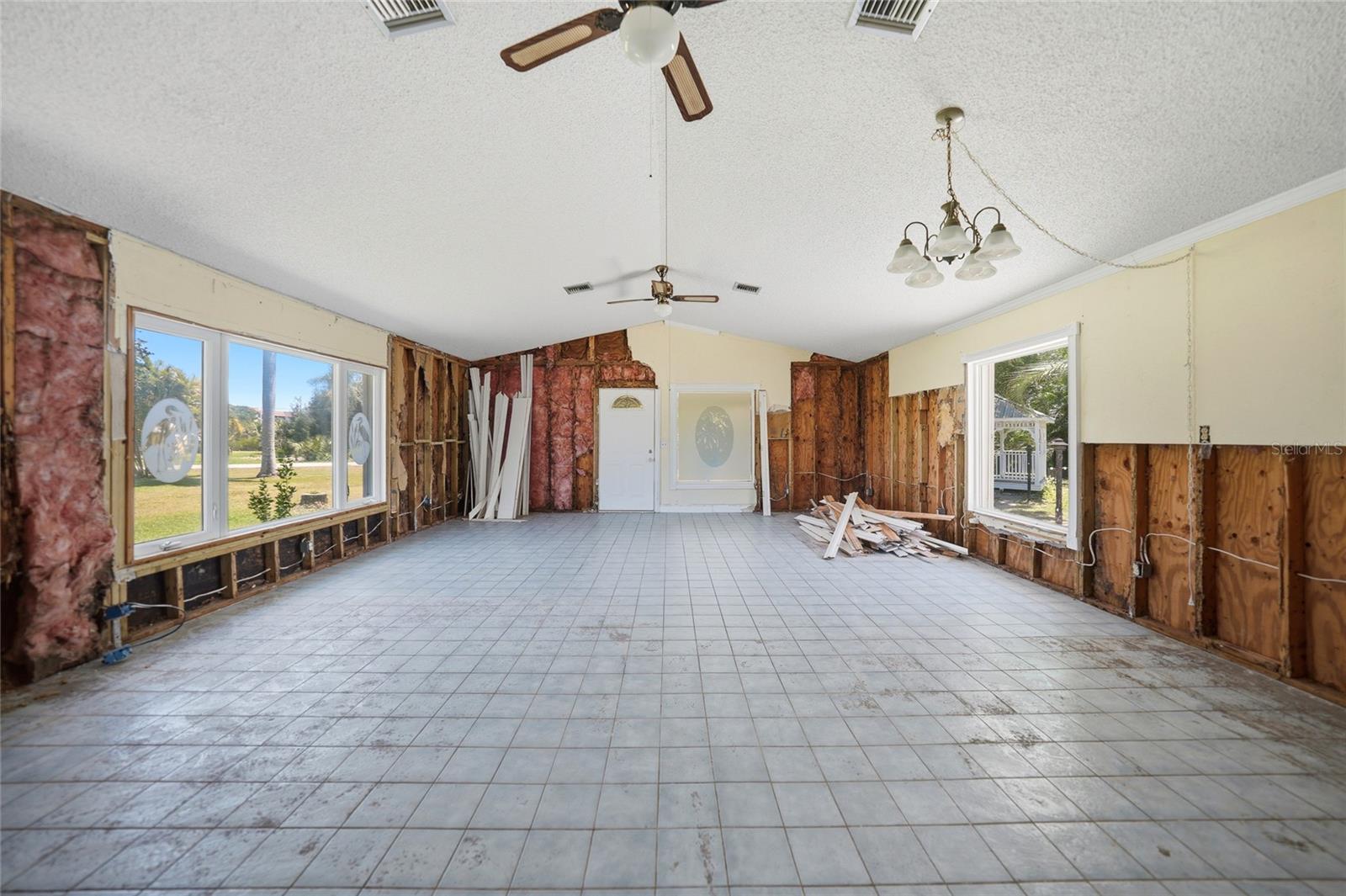 Image 10 of 24 For 425 Fireball Court