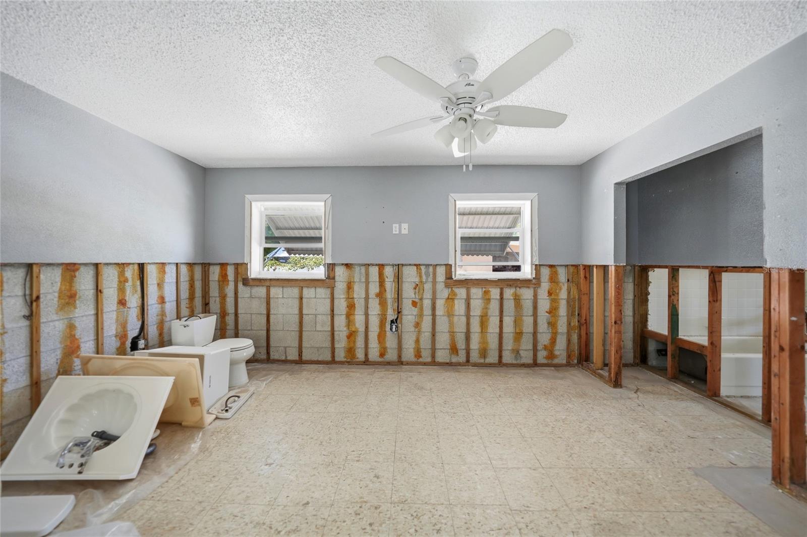 Image 13 of 24 For 425 Fireball Court