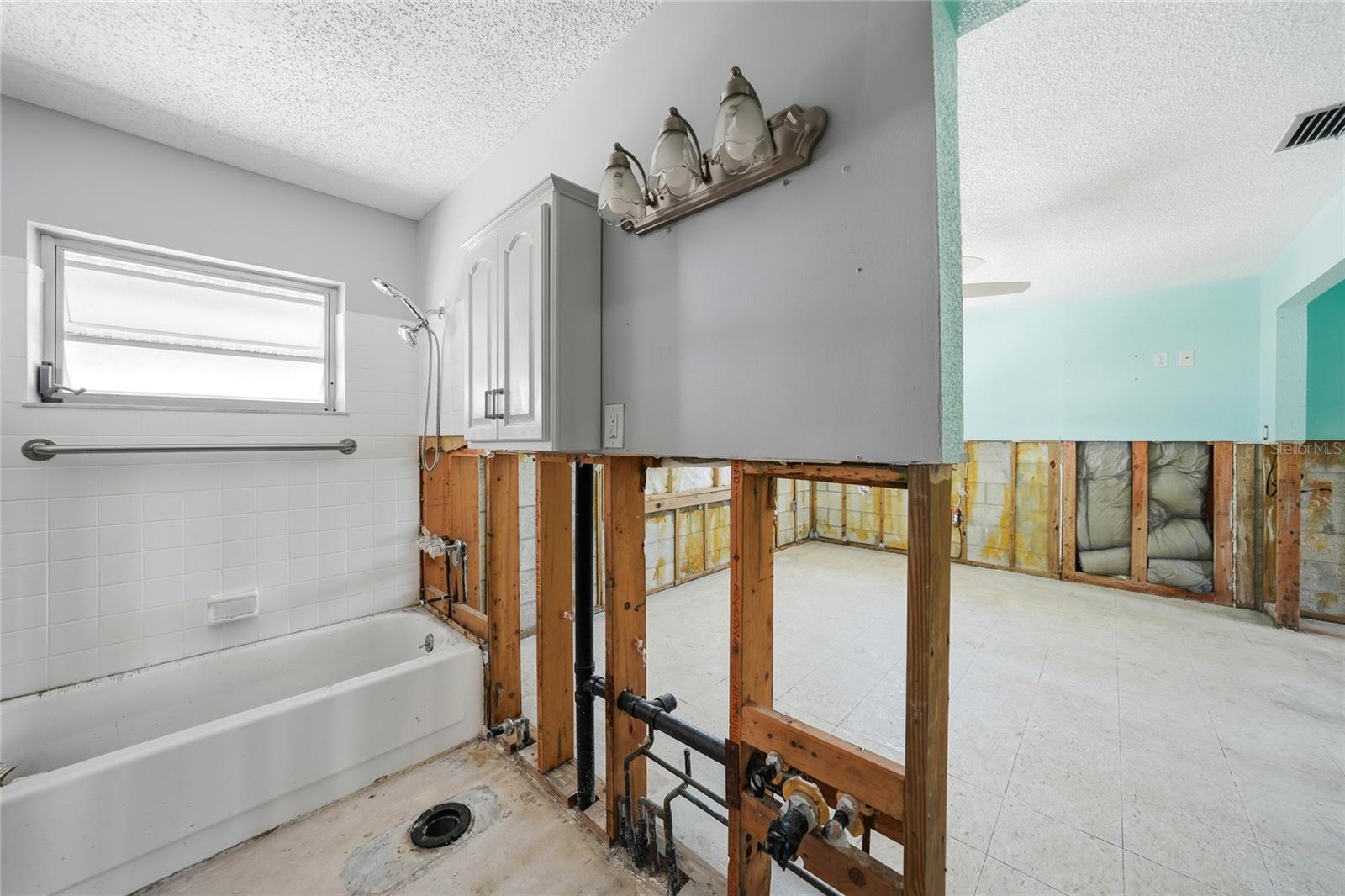 Image 14 of 24 For 425 Fireball Court