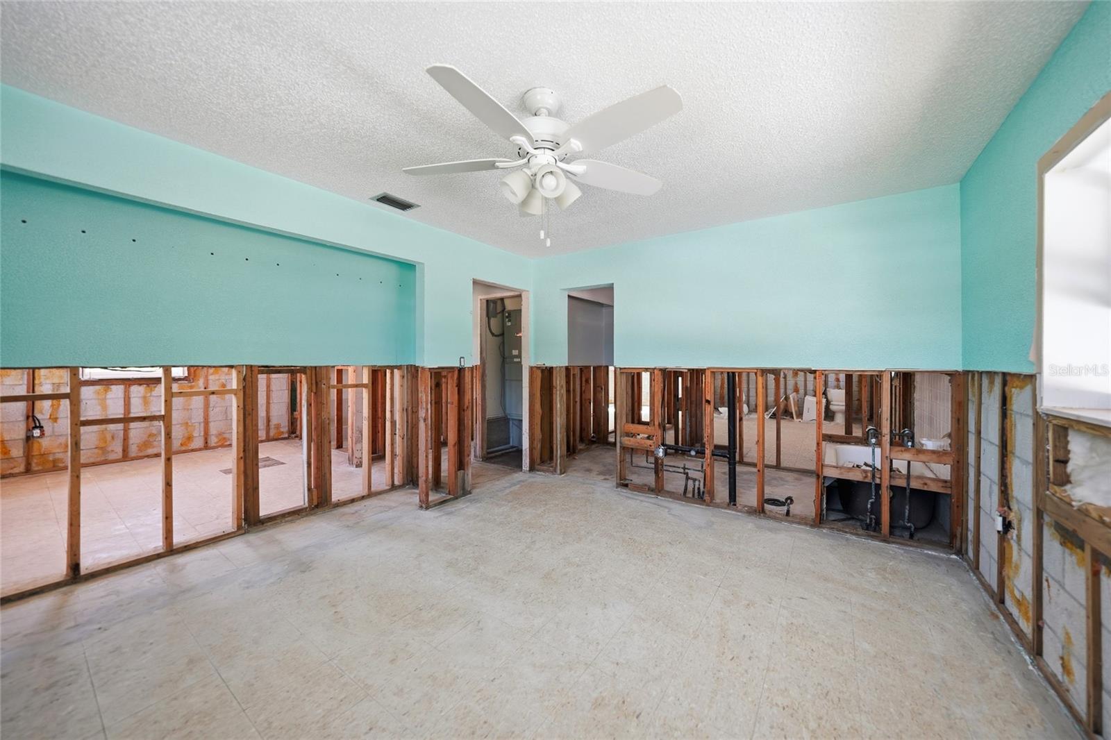 Image 16 of 24 For 425 Fireball Court