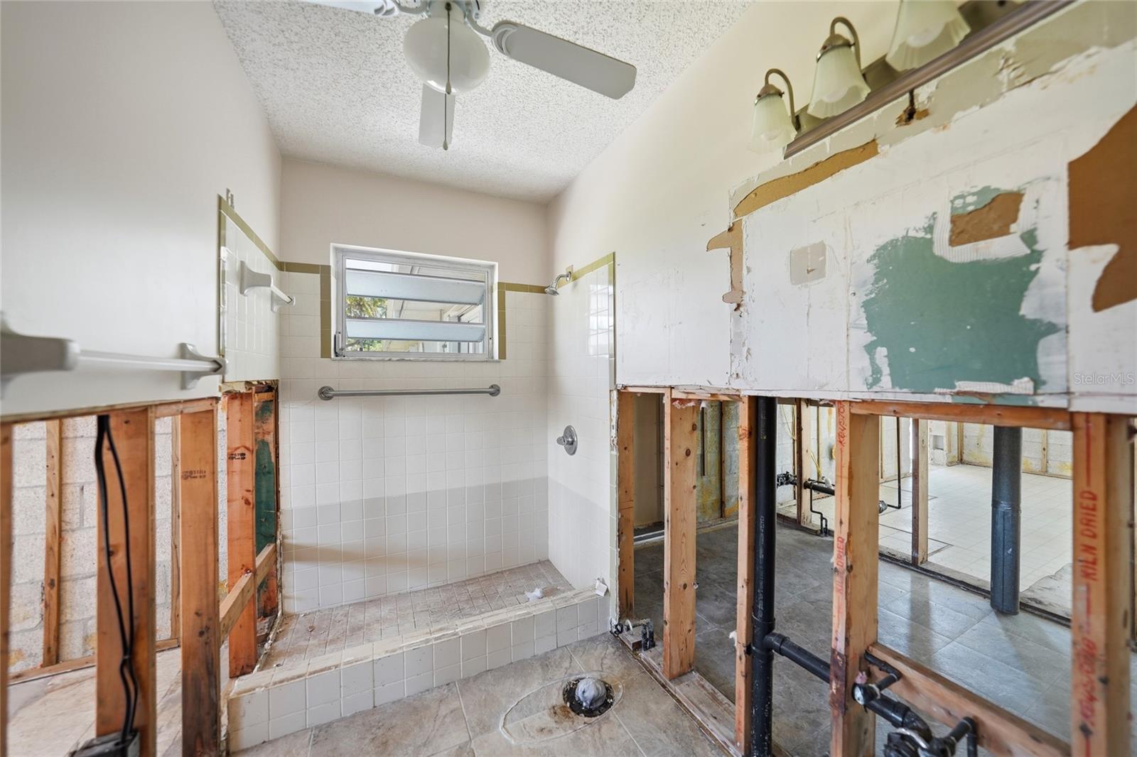 Image 17 of 24 For 425 Fireball Court