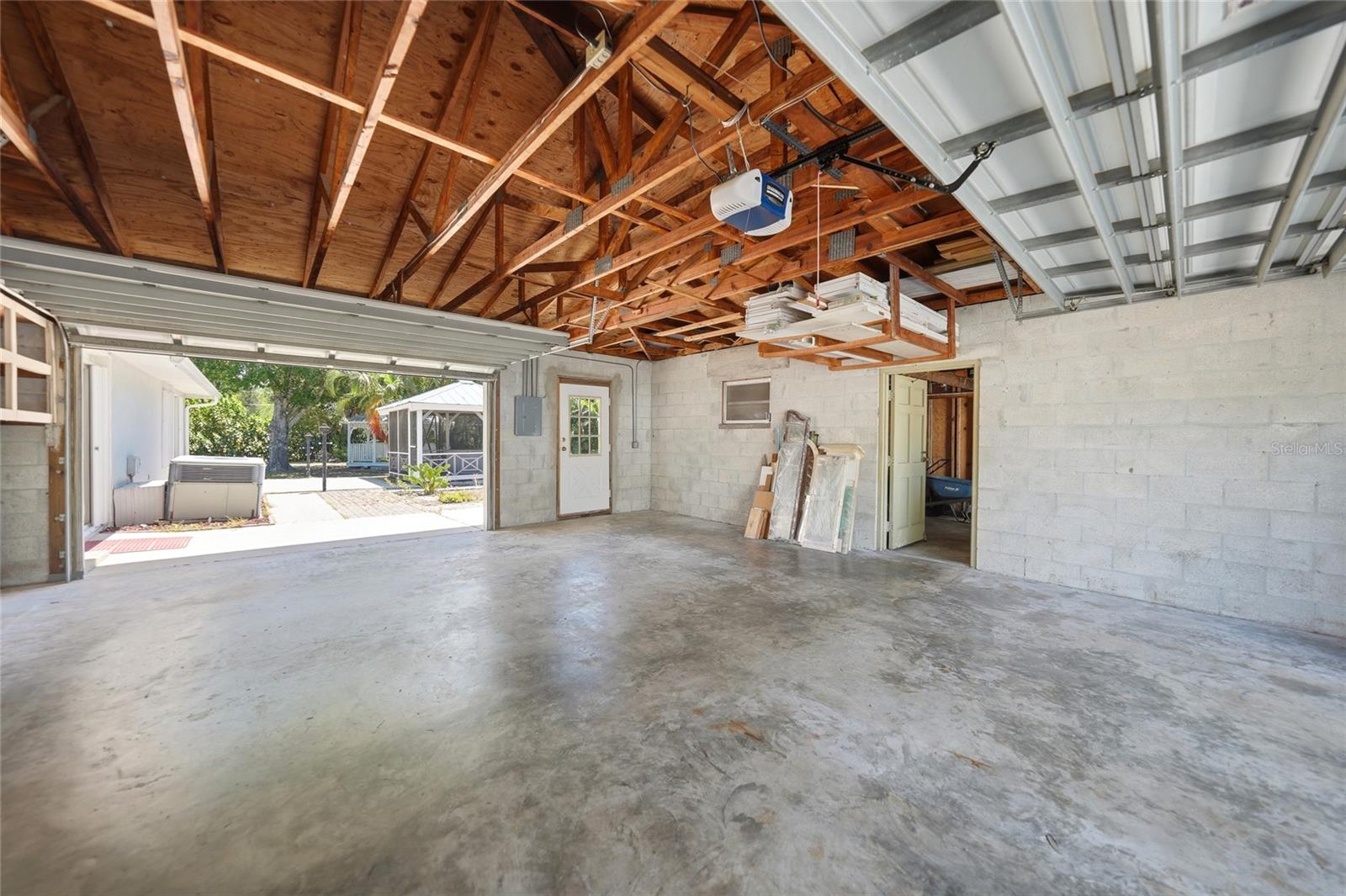 Image 18 of 24 For 425 Fireball Court