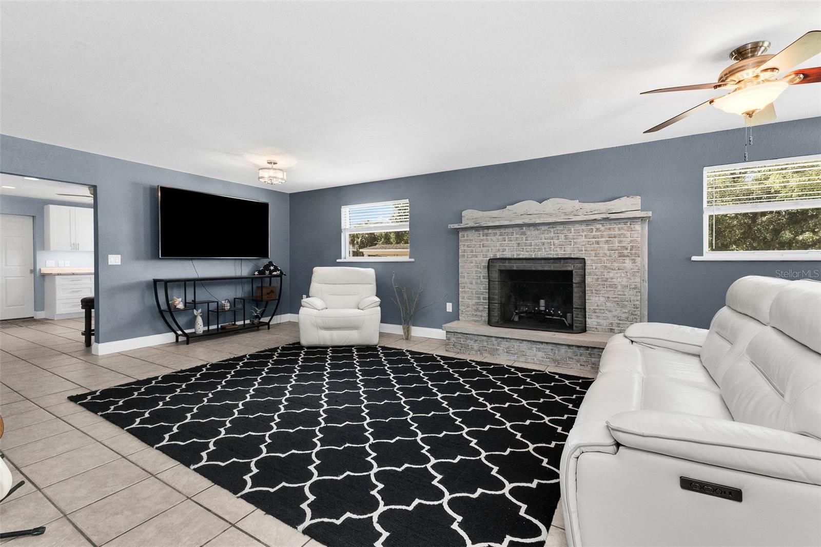 Image 6 of 27 For 119 Glenholm Avenue