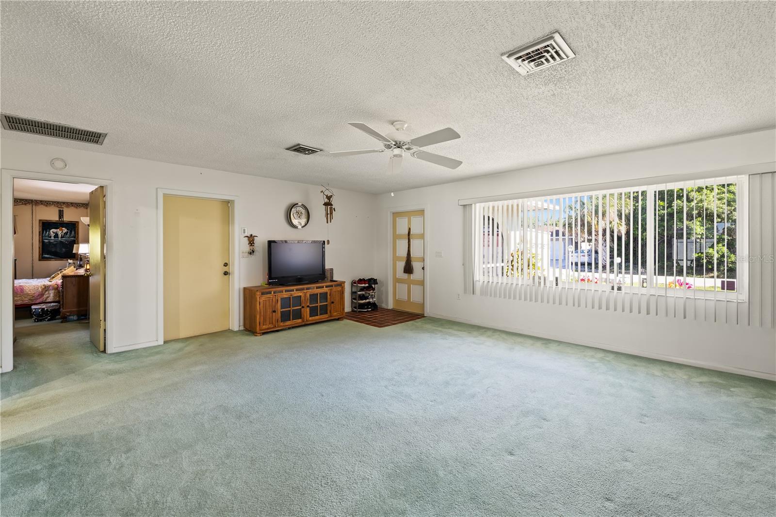 Image 5 of 19 For 22158 Riverhead Avenue