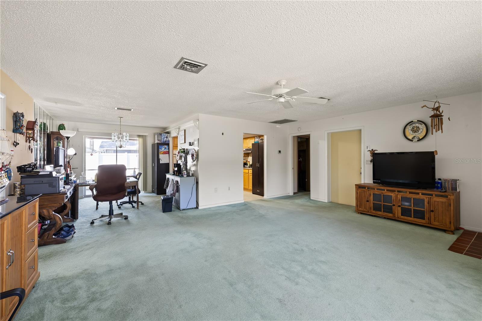 Image 6 of 19 For 22158 Riverhead Avenue